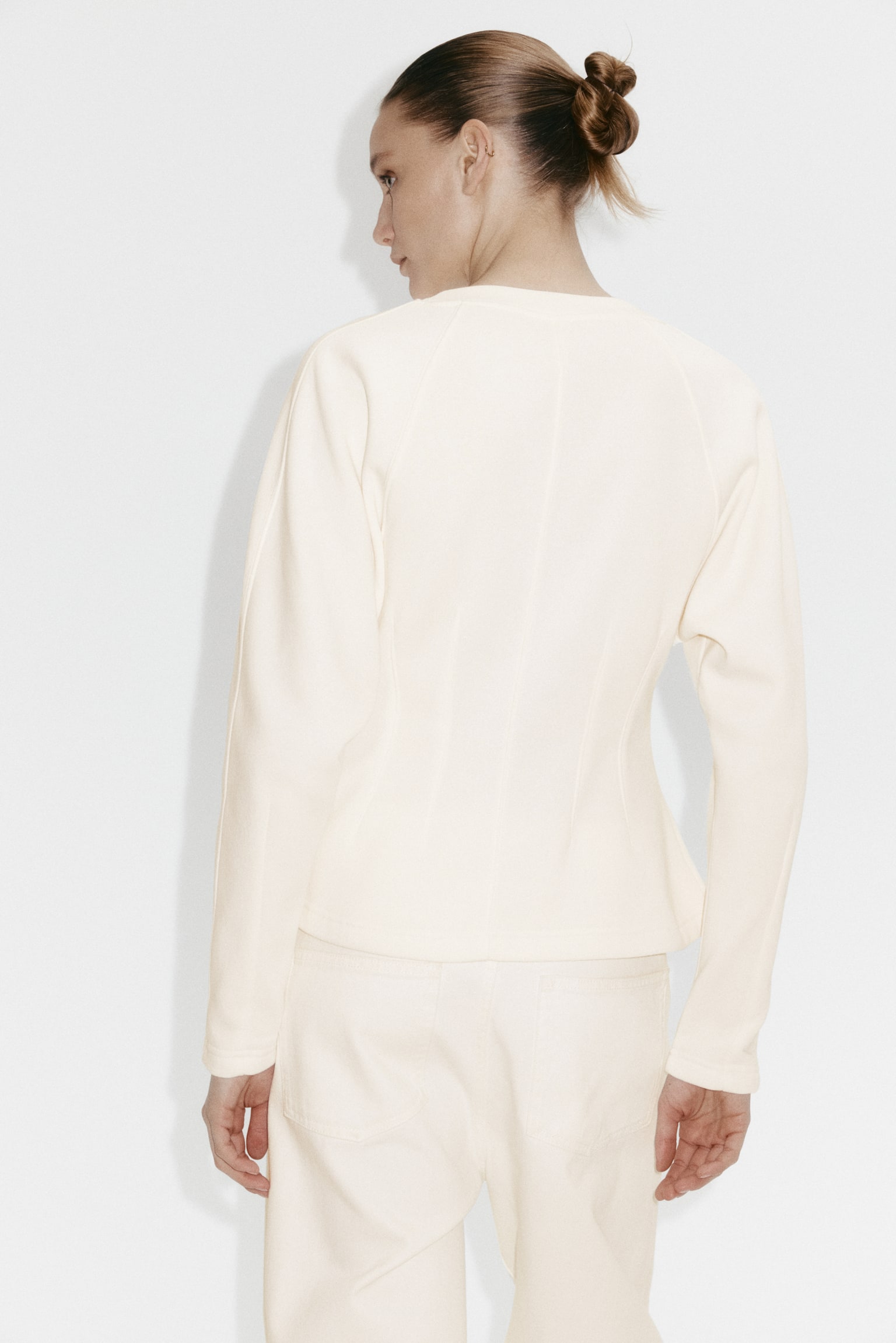 סווטשירט עם הצרה במותן - קרם/אפור עכבר כהה/בז' - 3