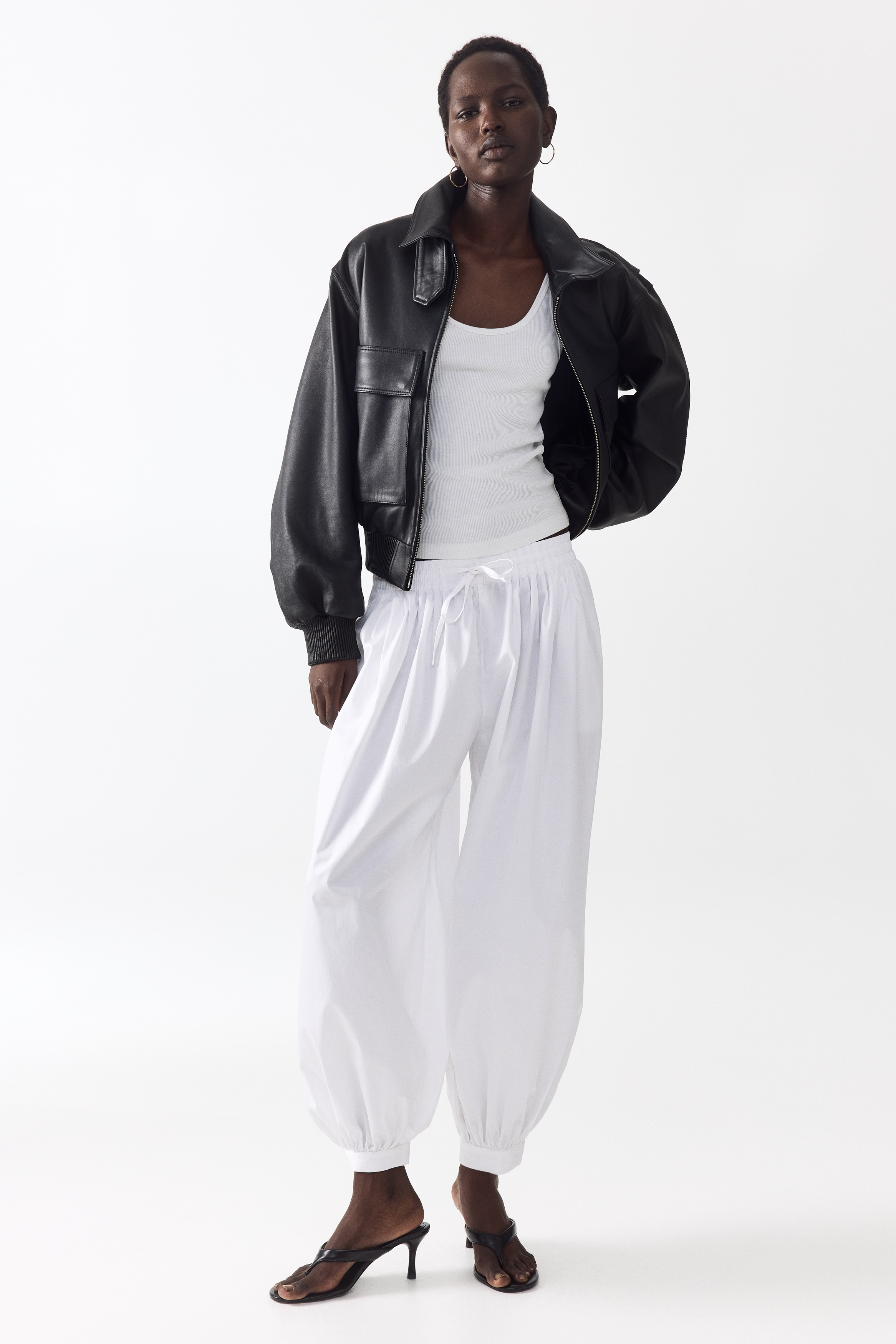 Cotton Balloon-Leg PantsModel