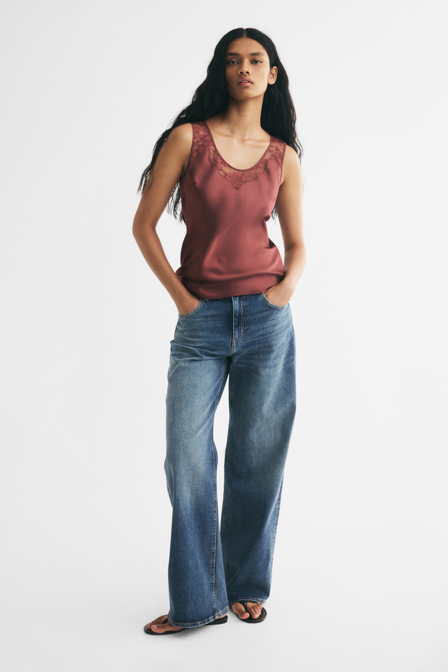 Женский топ H&M Lace-Inset Satin Top, цвет: Ржавый красный — фото 4