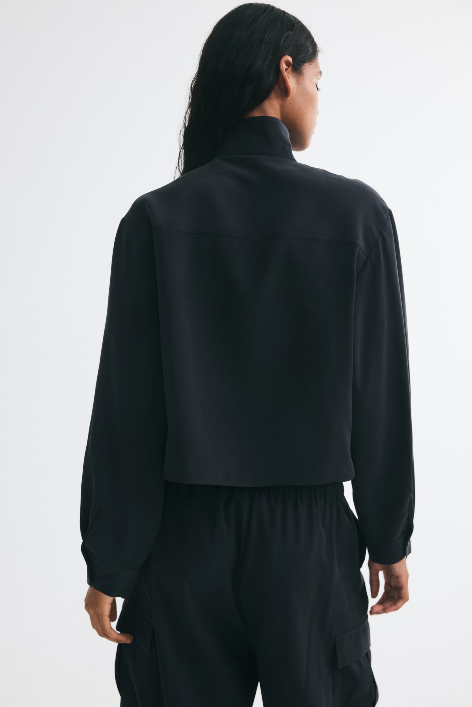 Женская рубашка H&M Stand-Up Collar Viscose-Blend, цвет: Тёмный серый — фото 5