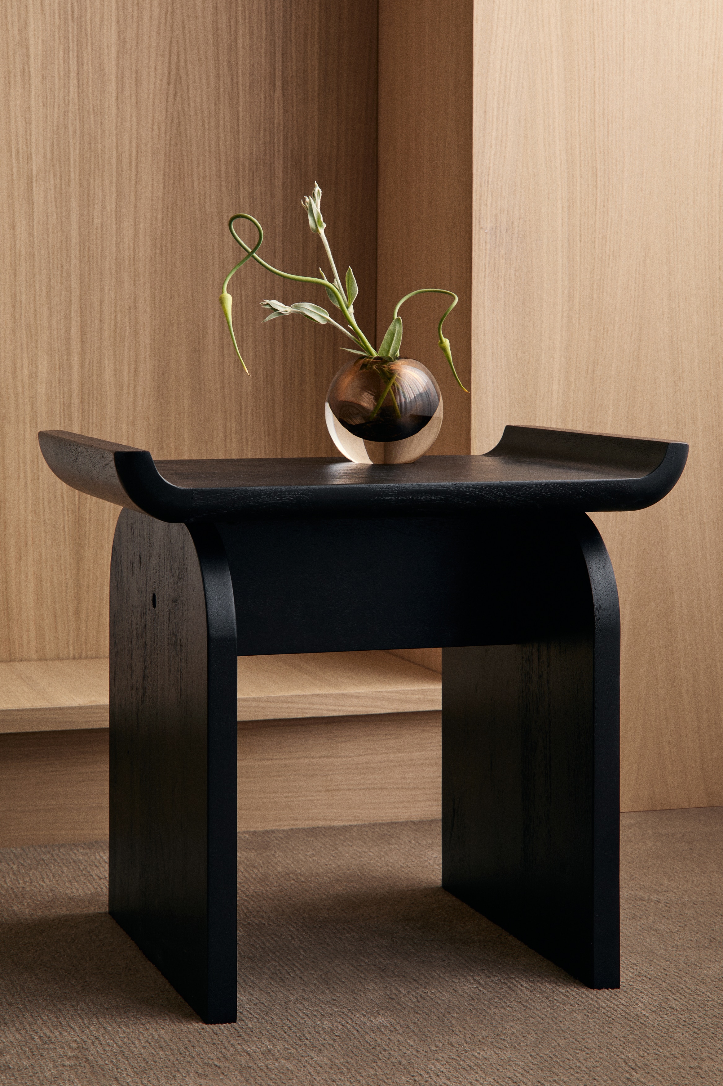 Pall i trä - Mörkgrå