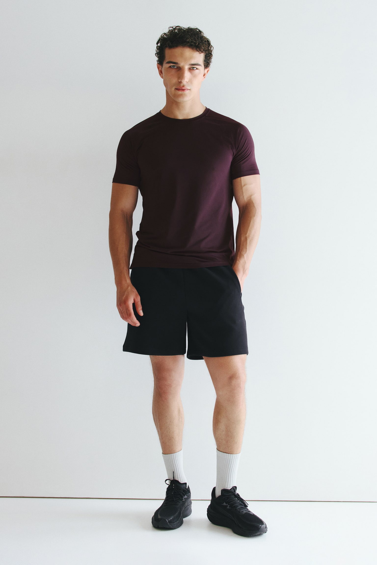 Мужская футболка H&M Move Muscle-Fit Sports with CoolMove™, цвет: Тёмный сливовый — фото 4