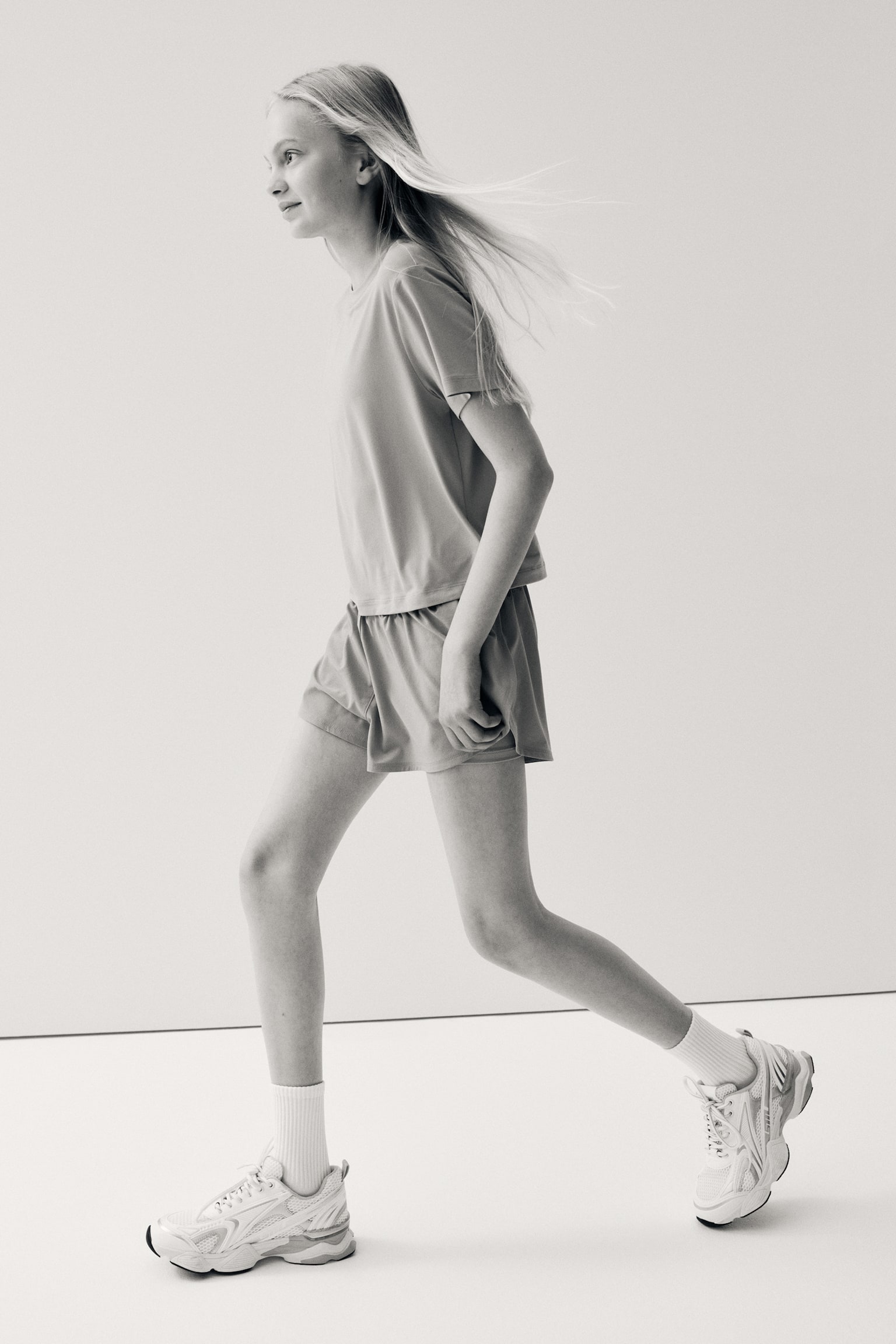 Детская футболка H&M Move Loose-Fit Sports with SoftMove™, цвет: Яркий синий — фото 5