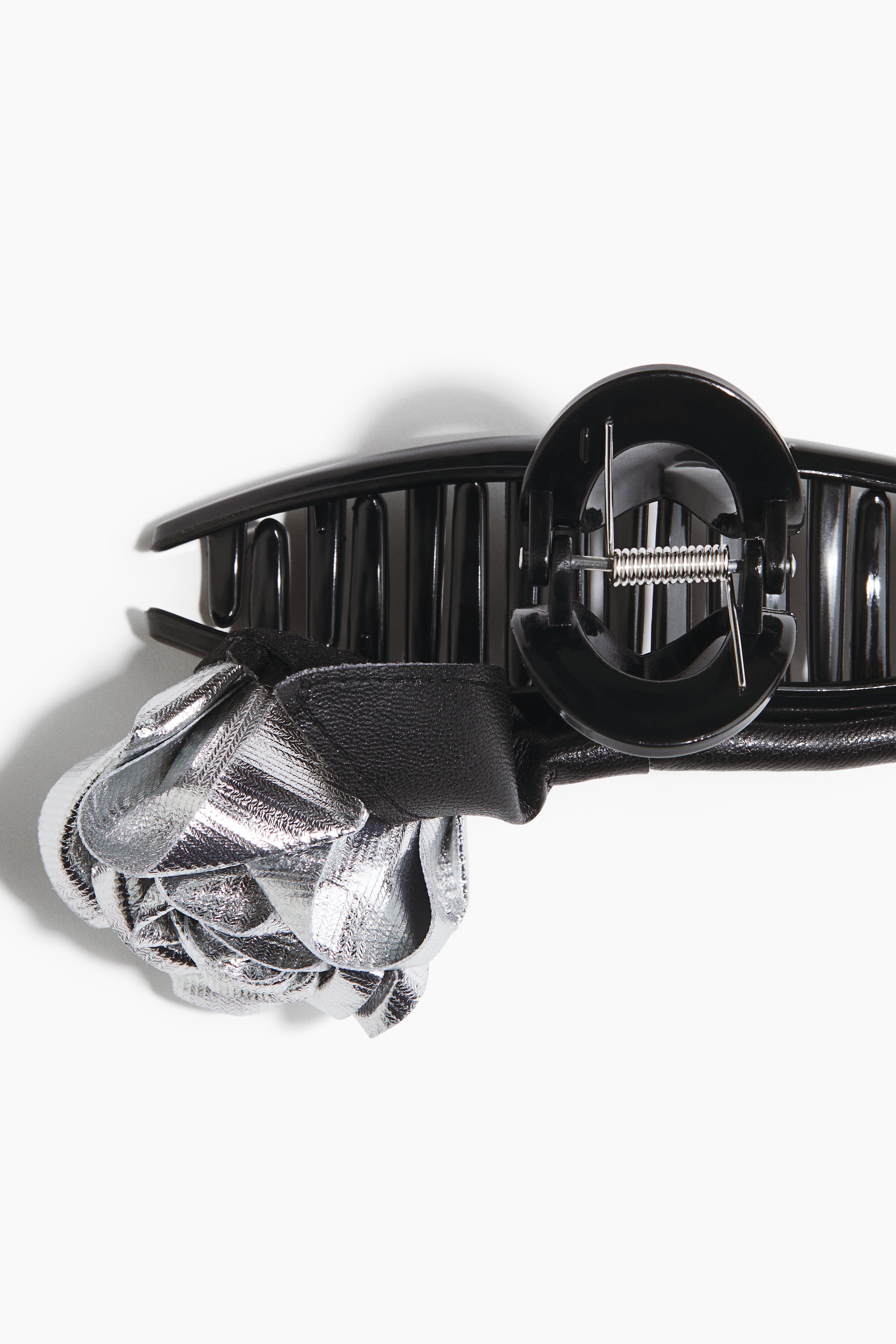 Flower-detail hair claw