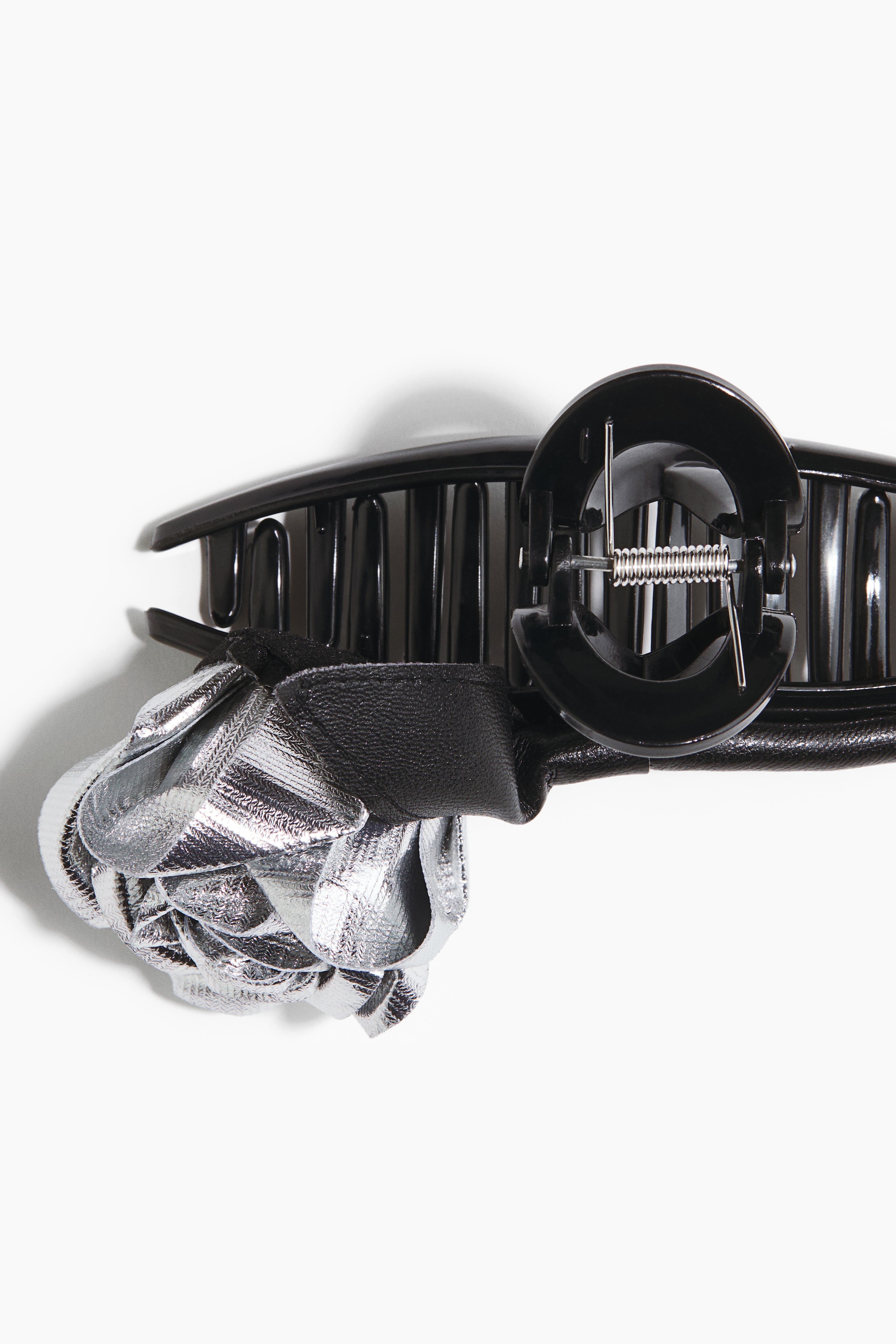 Flower-Detail Hair Claw