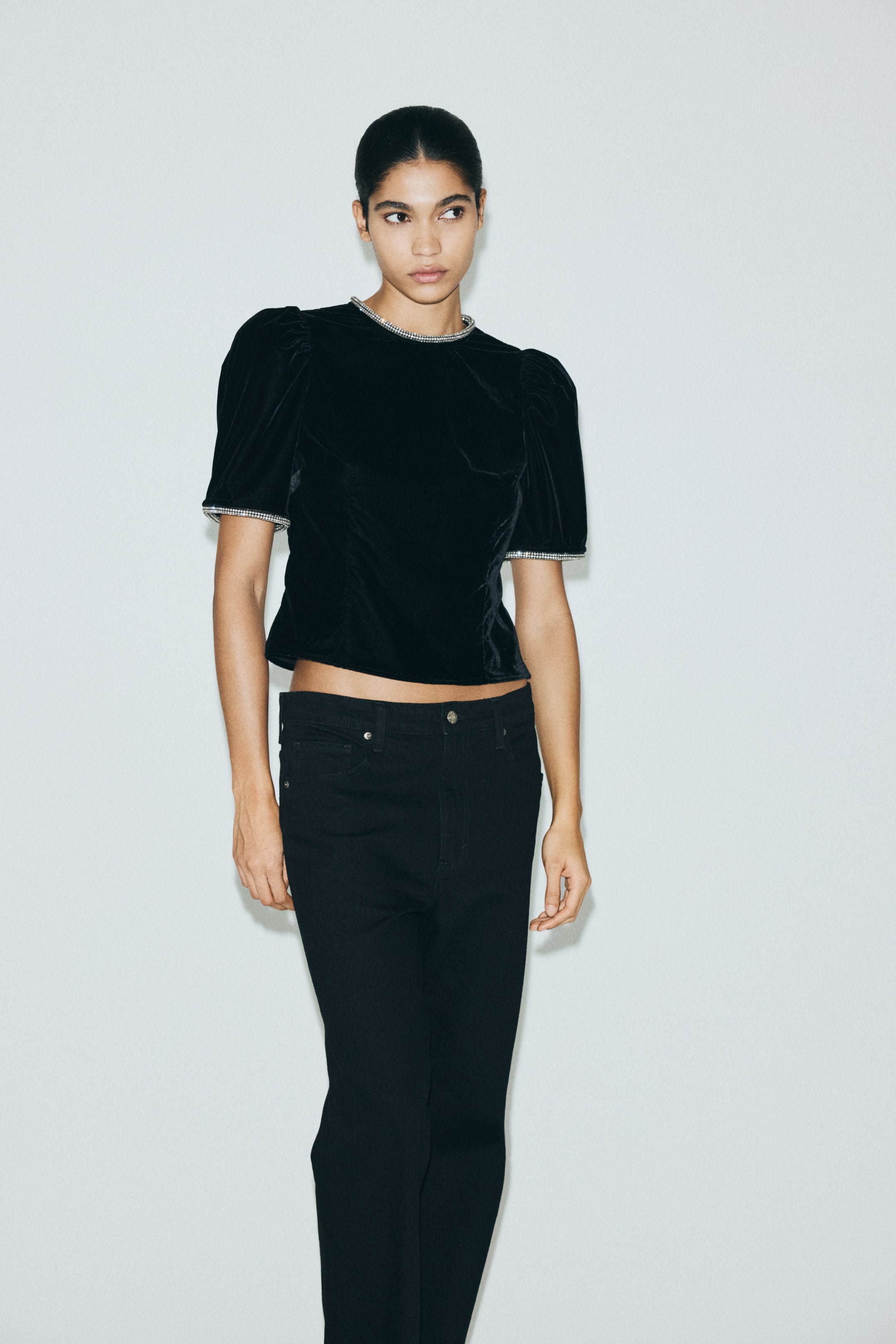 Zobacz większy obraz: Aksamitny top ze strassem - Czarny - ONA | H&M PL 2