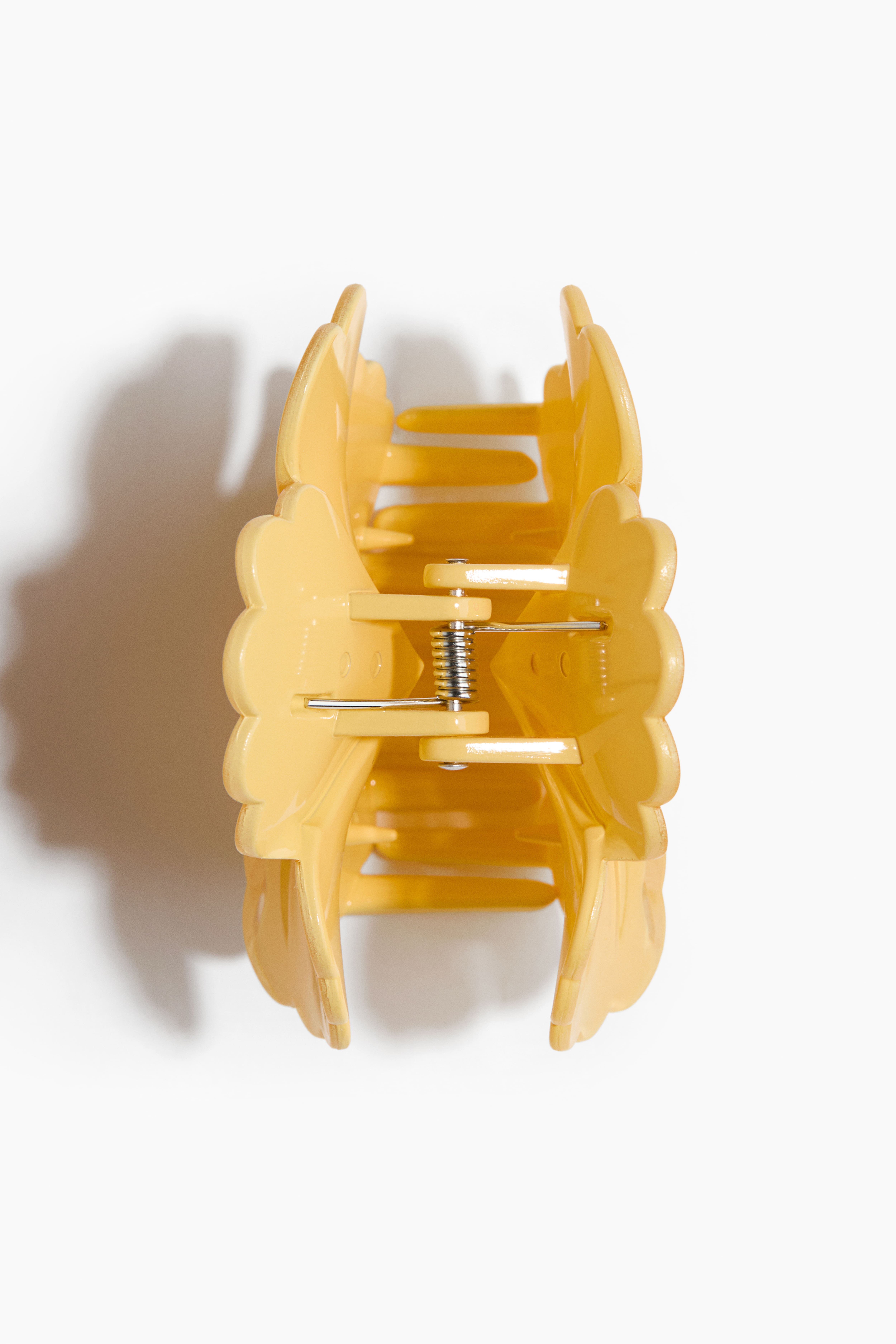 Flower-Shaped Hair Claw