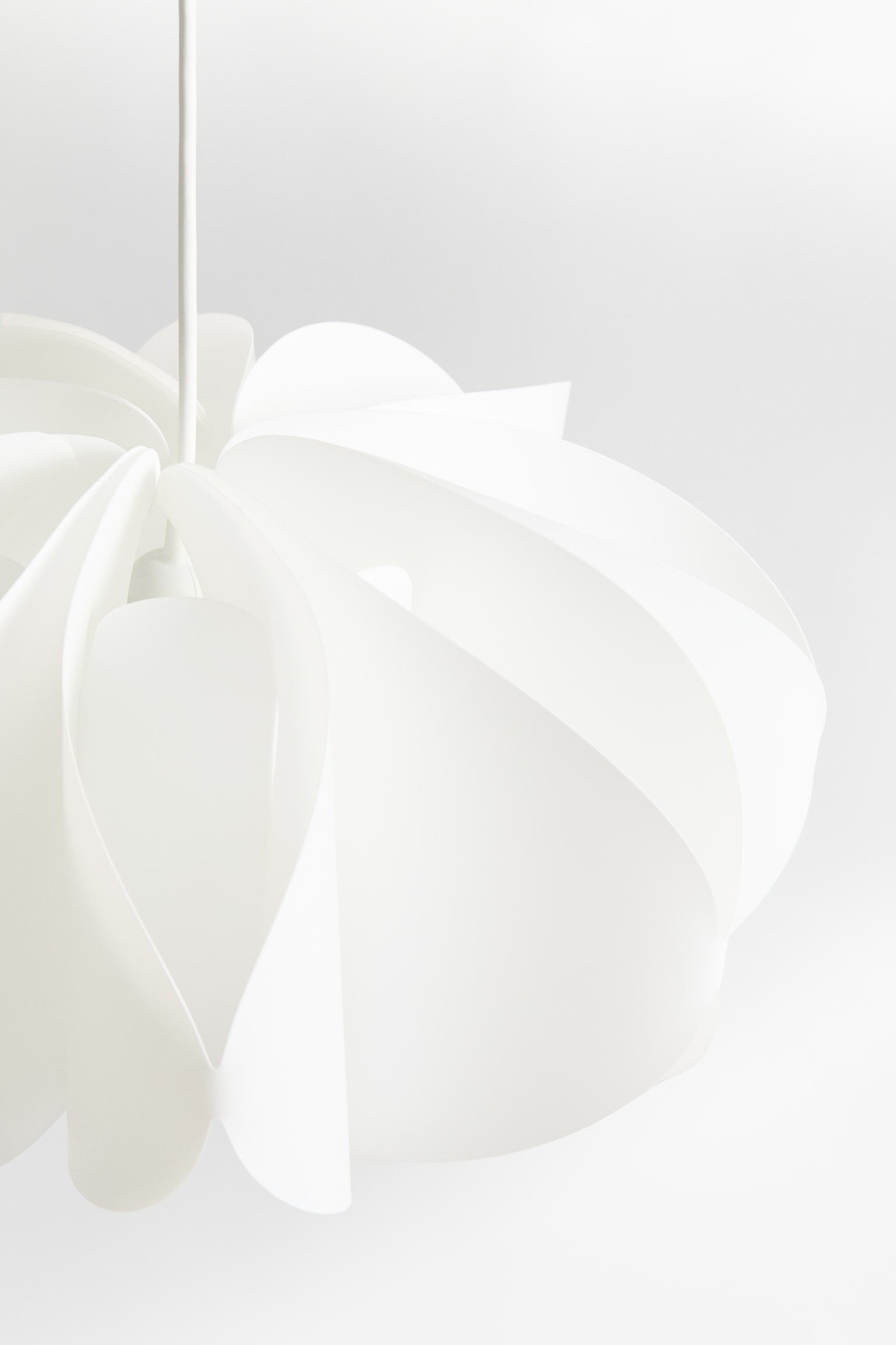 Petal-like pendant light - White - 4