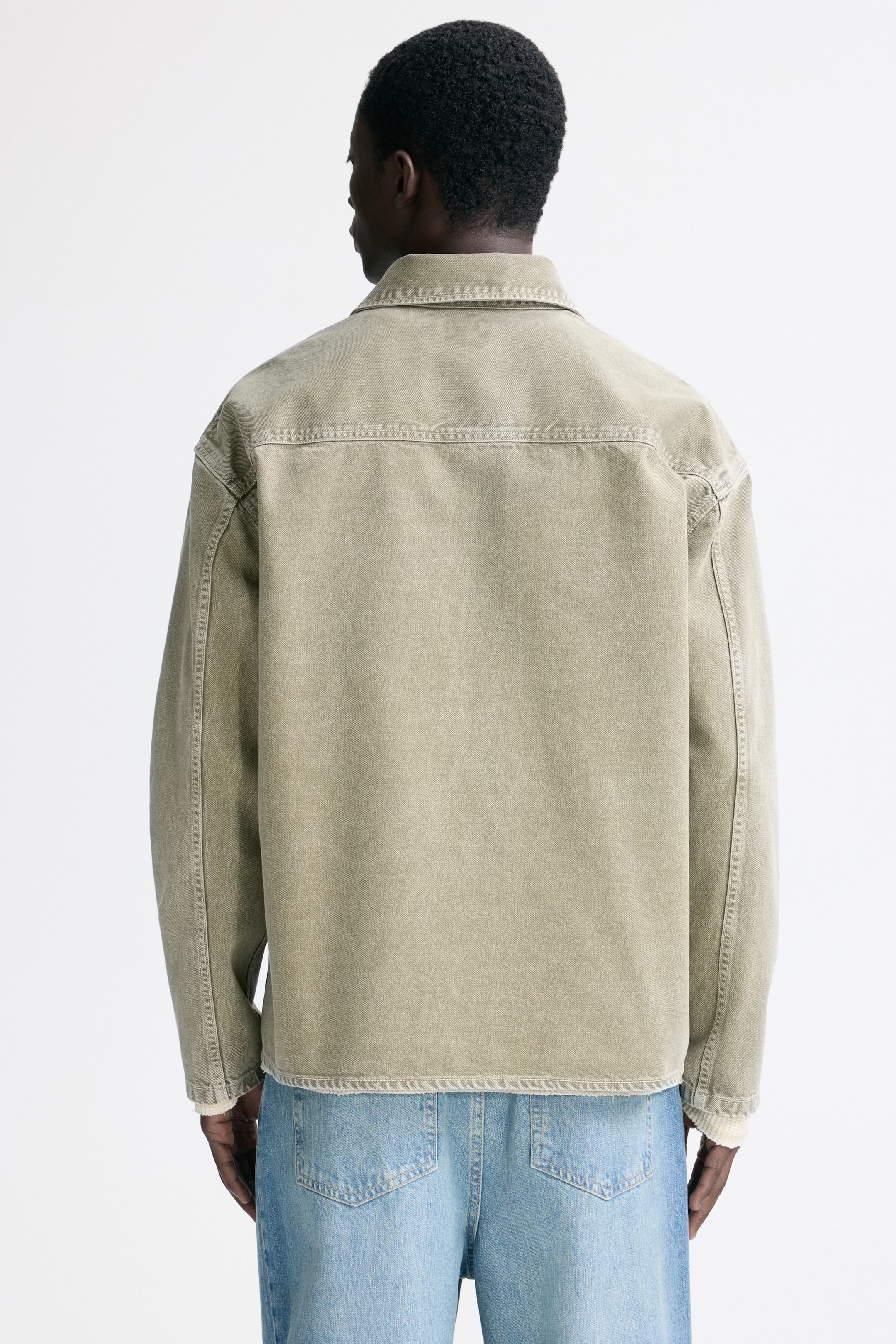 拡大画像を表示: ウォッシュドルック ツイルオーバーシャツ - カーキグリーン - Men | H&M JP 4