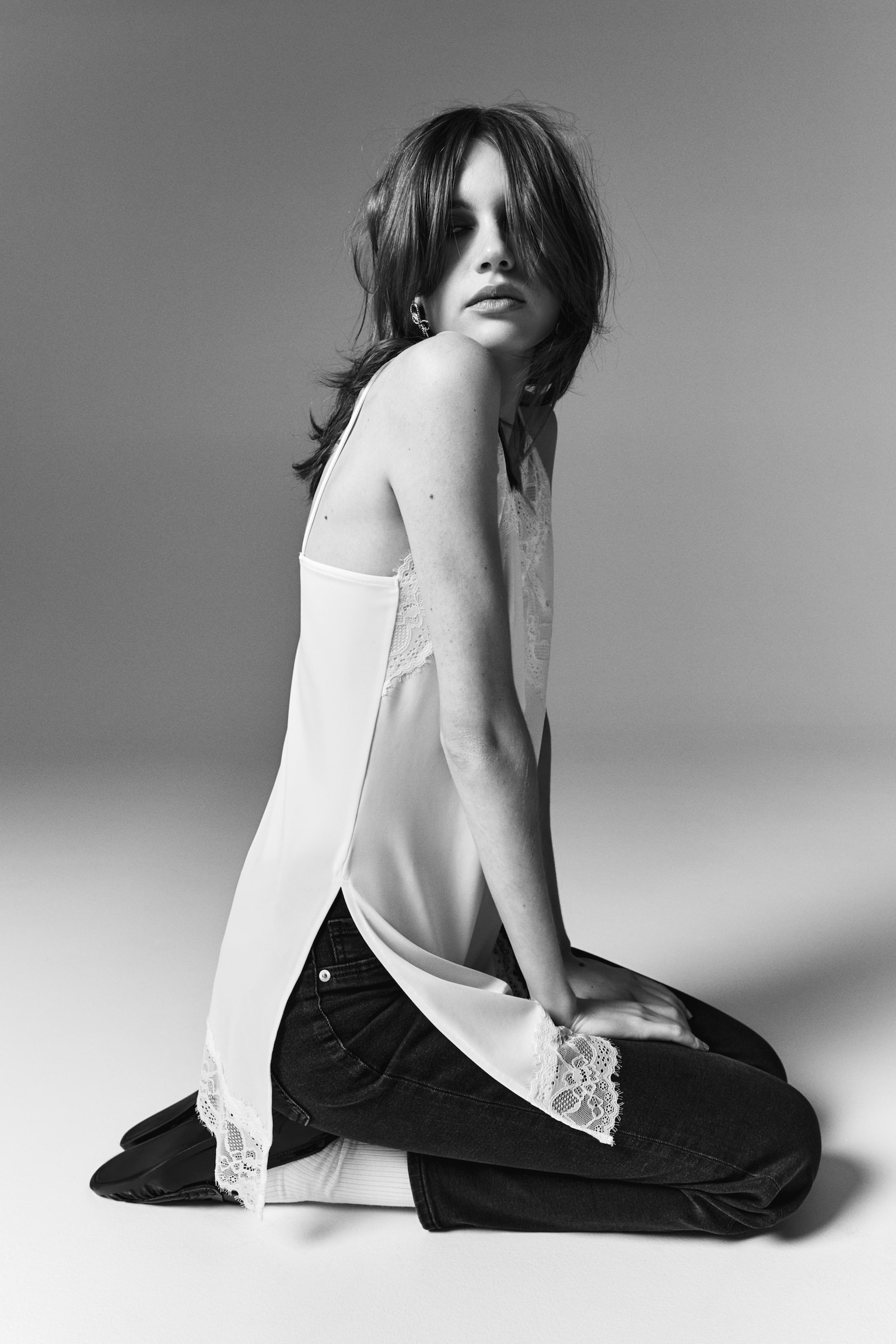 Džersejové tielko s čipkou - Biela/Tmavohnedá/Čierna - 4