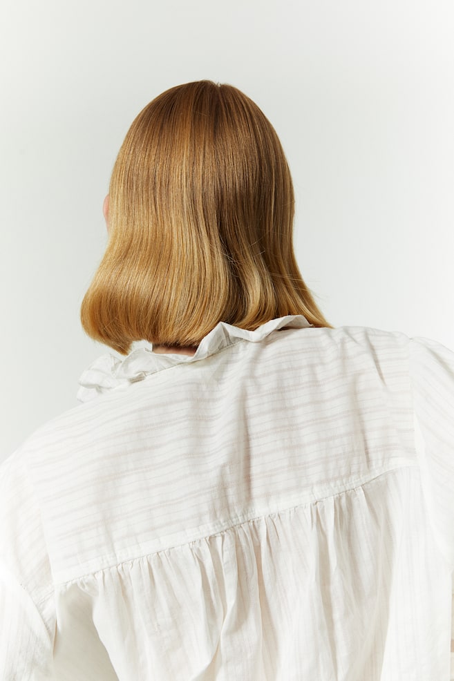 Volangkantet bluse i bomull - Cream/Blå/Stripet/Sort - 3