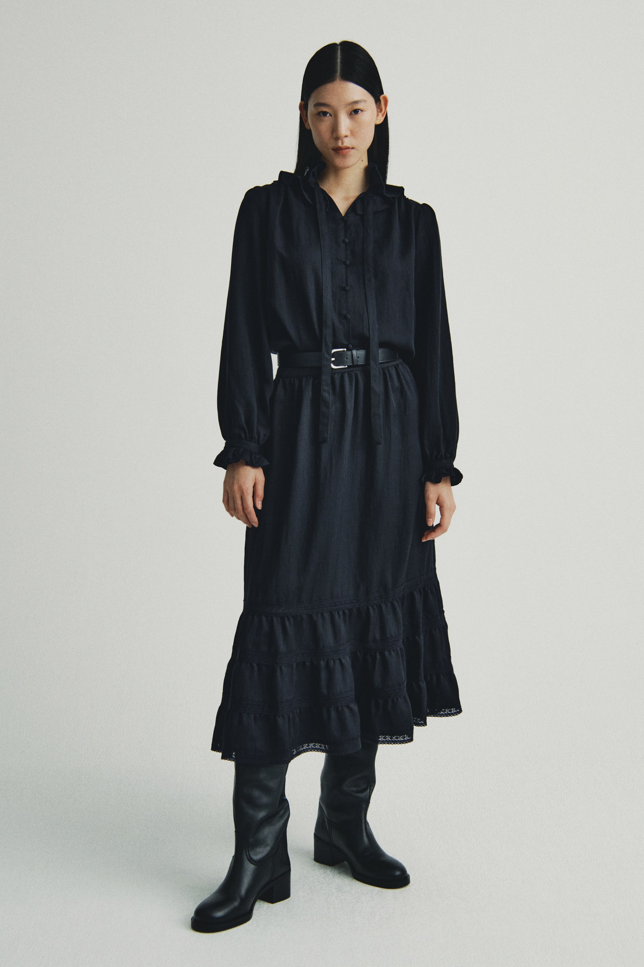 Xem ảnh lớn hơn: Áo kiểu cổ diềm nhún - Màu đen - Ladies | H&M VN 2