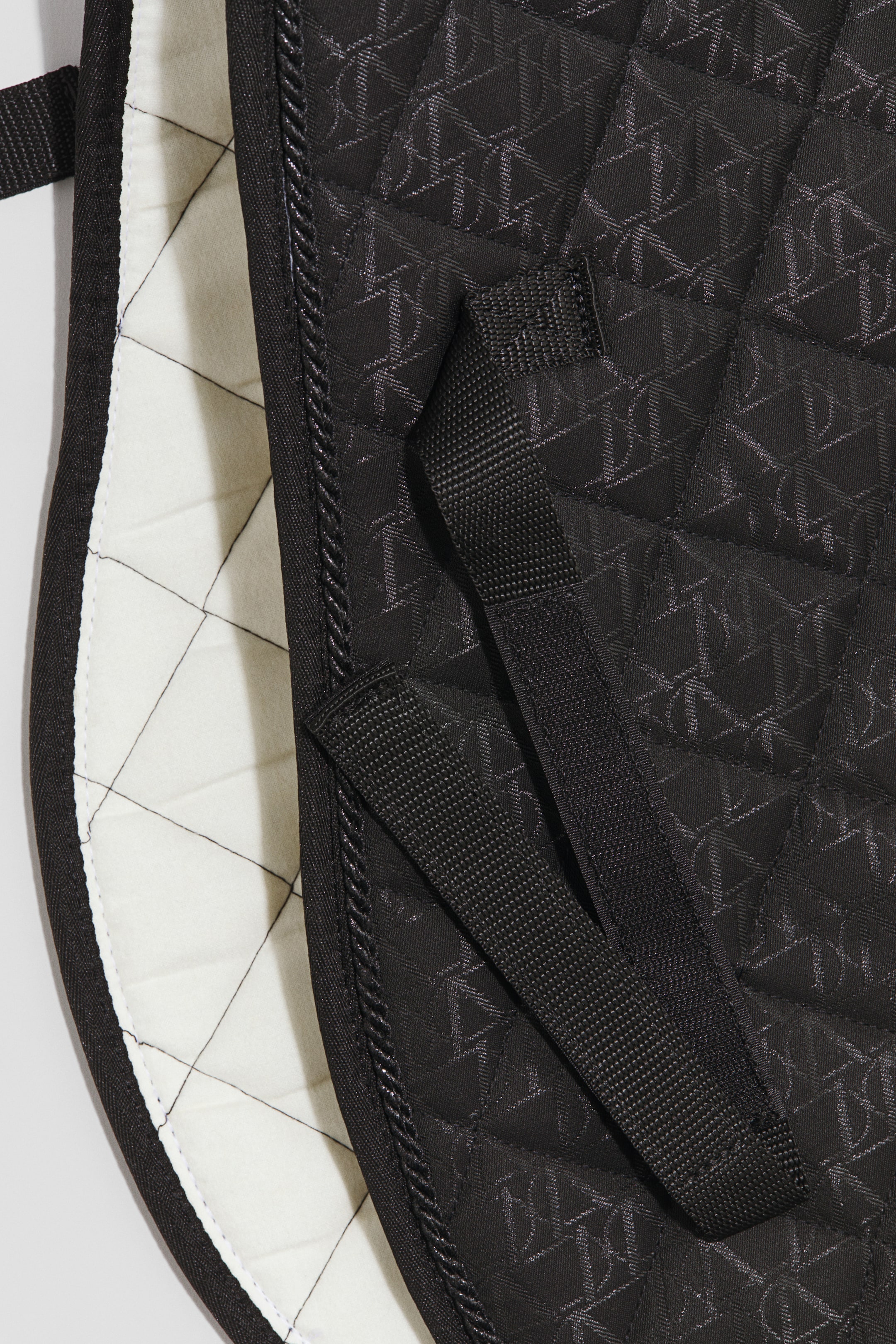 Se større billede: Quilted saddle pad - Sort - DAME | H&M DK 3