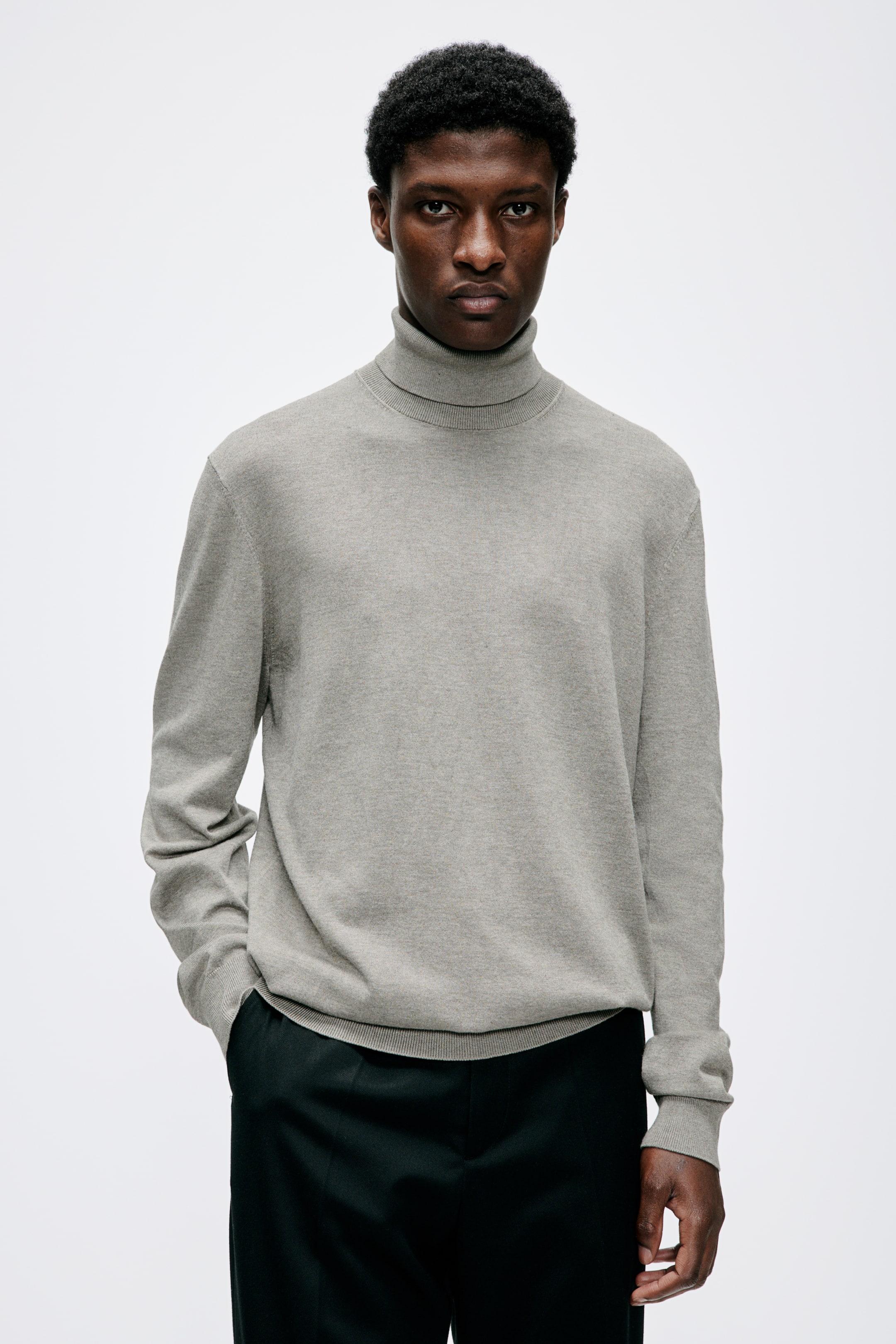 Slim Fit Fine-Knit Turtleneck Sweater