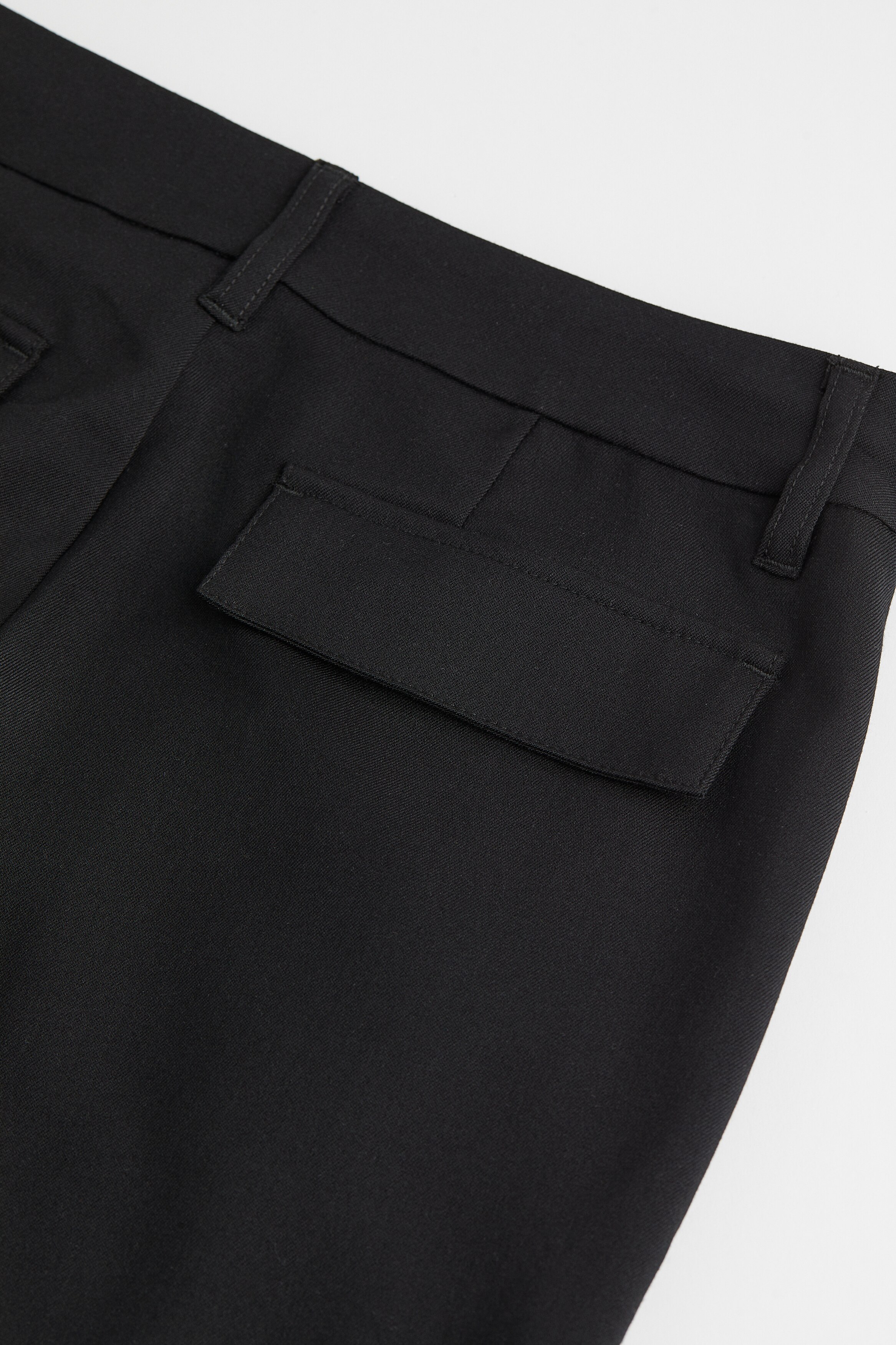 Low-waisted Bermuda shorts
