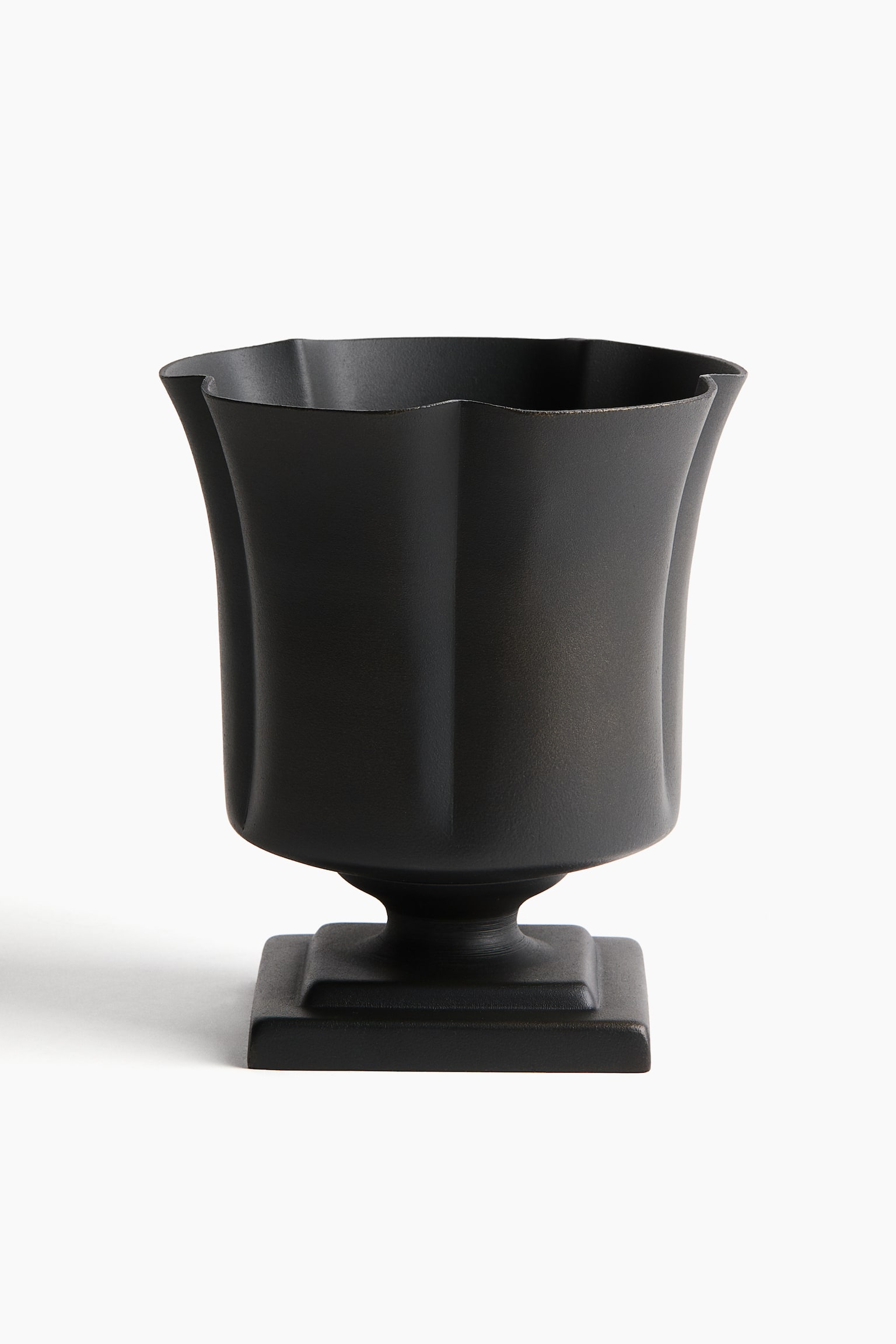 Large Fluted Metal Plant Pot - Black