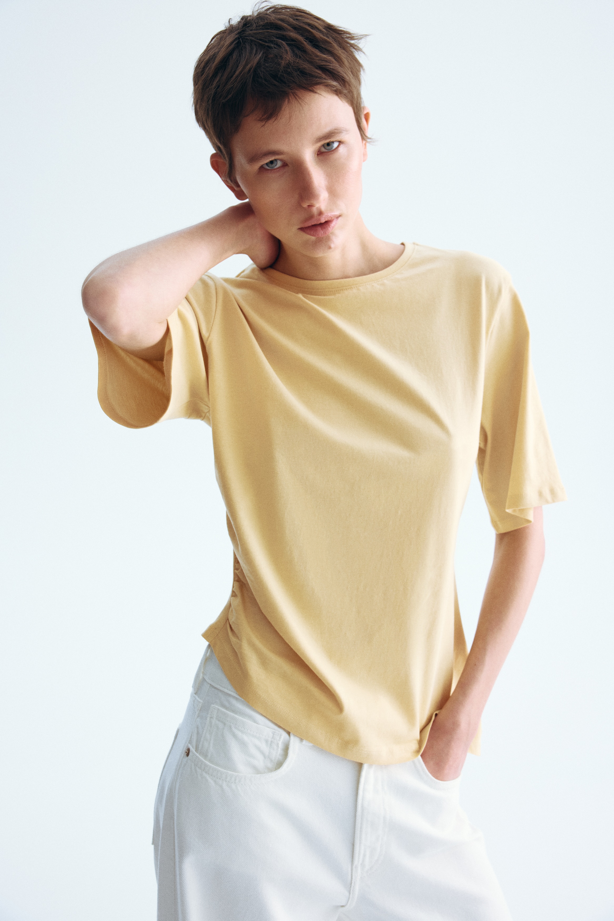 T-shirt drappeggiata - Giallo chiaro/Bianco/Marrone scuro