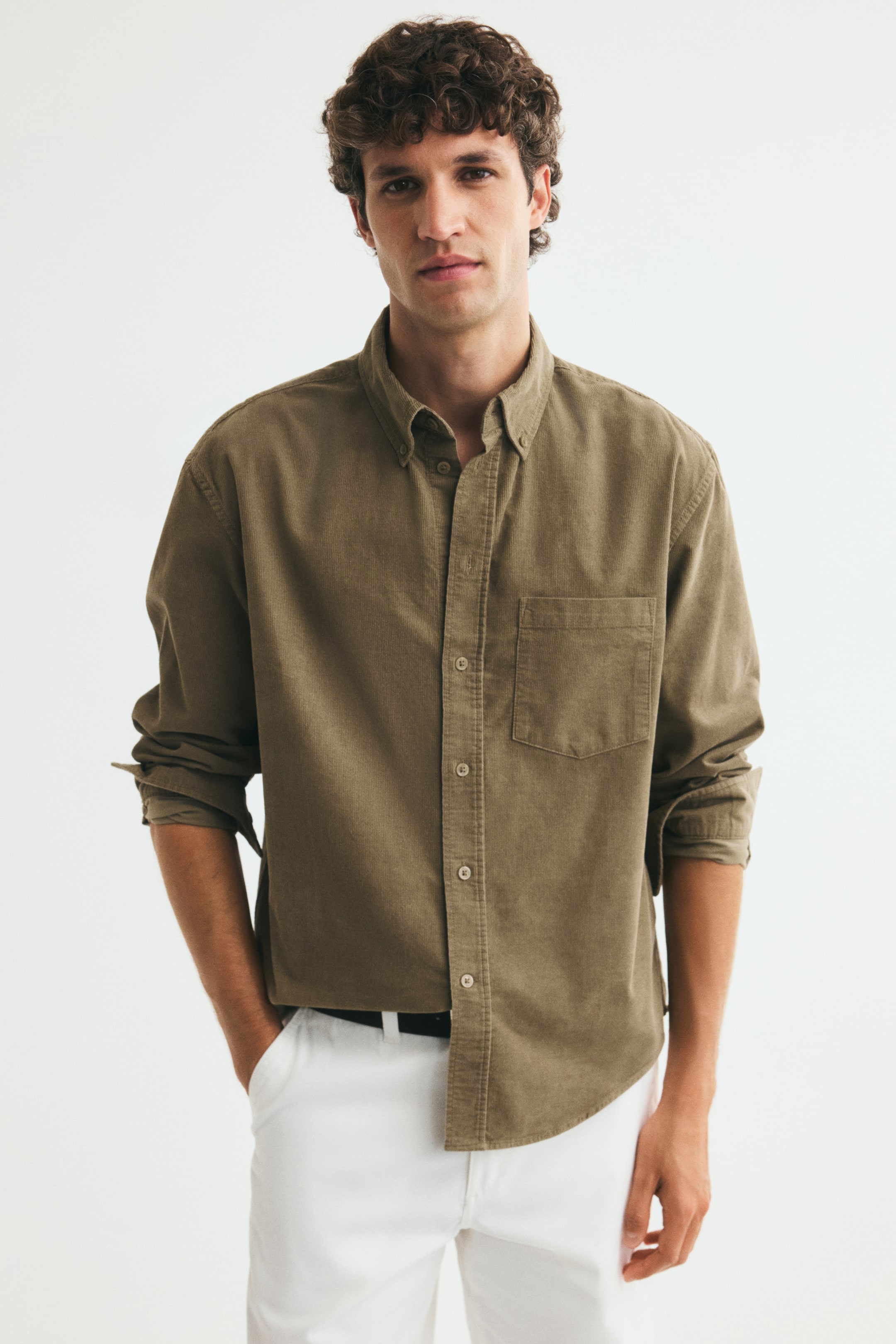 Grotere afbeelding bekijken: Hemd van ribfluweel Regular Fit - Donker kakigroen - HEREN | H&M BE 1