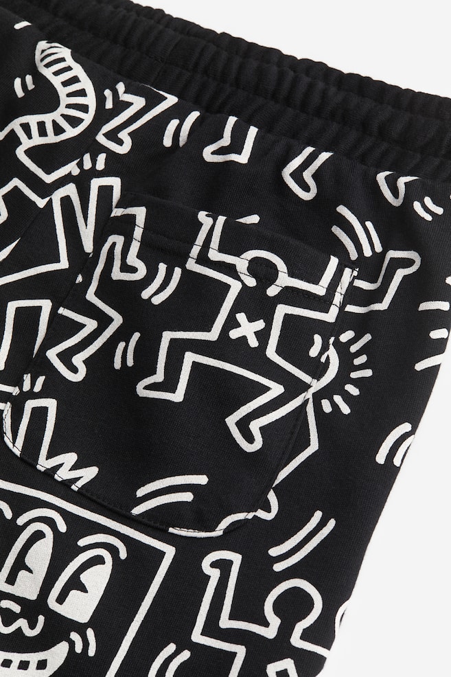 Sweatshorts mit Print - Schwarz/Keith Haring/Knallgrün/Die Simpsons/Schwarz/SmileyWorld® - 5