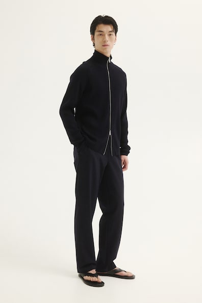 Four-way Stretch Regular Fit プルオンパンツ