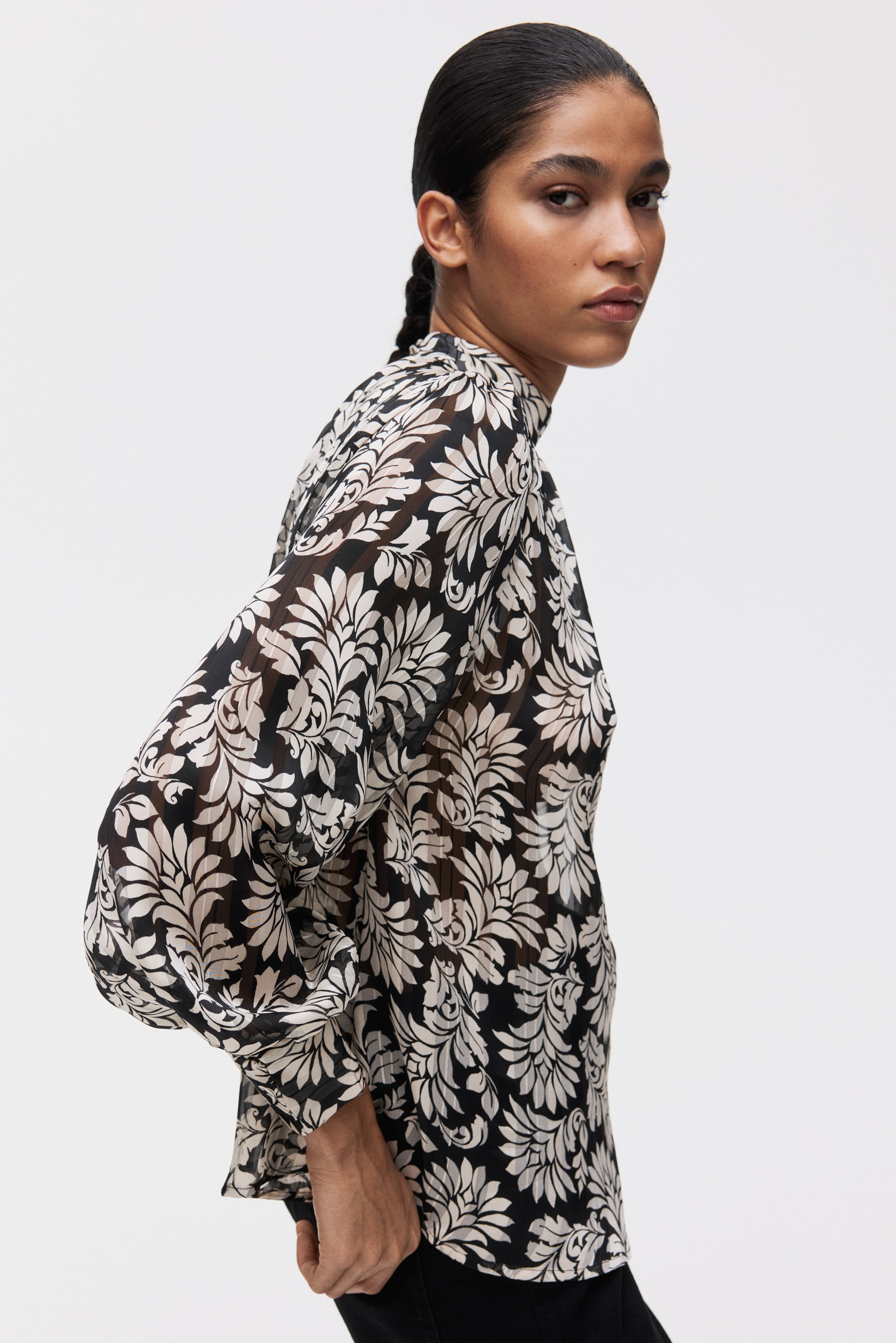 Stand-collar blouse