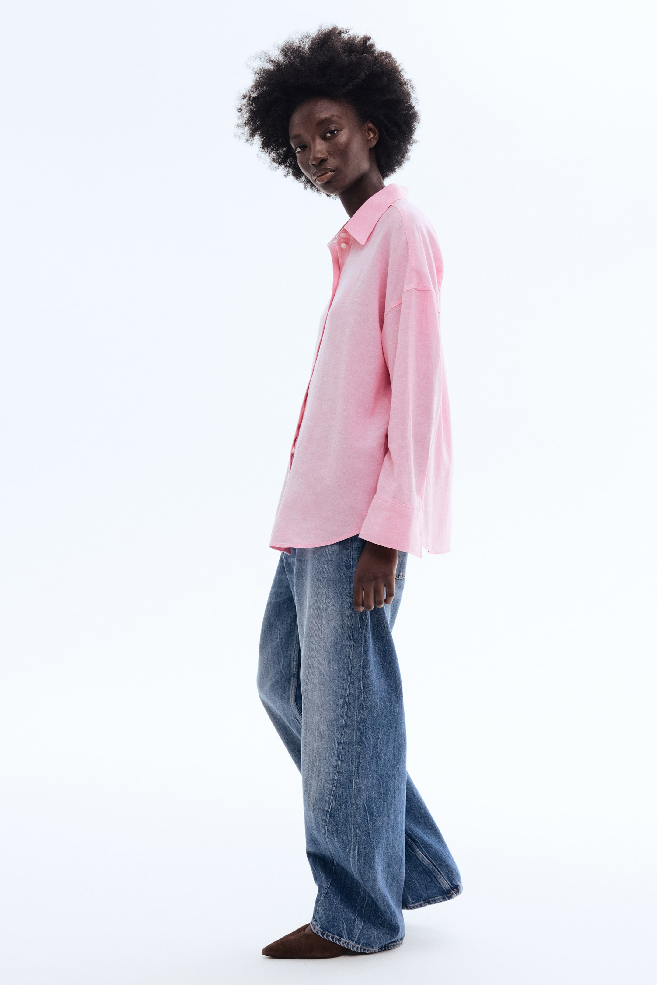 Женские рубашки H&M Oversized Linen-Blend Shirt — фото 3
