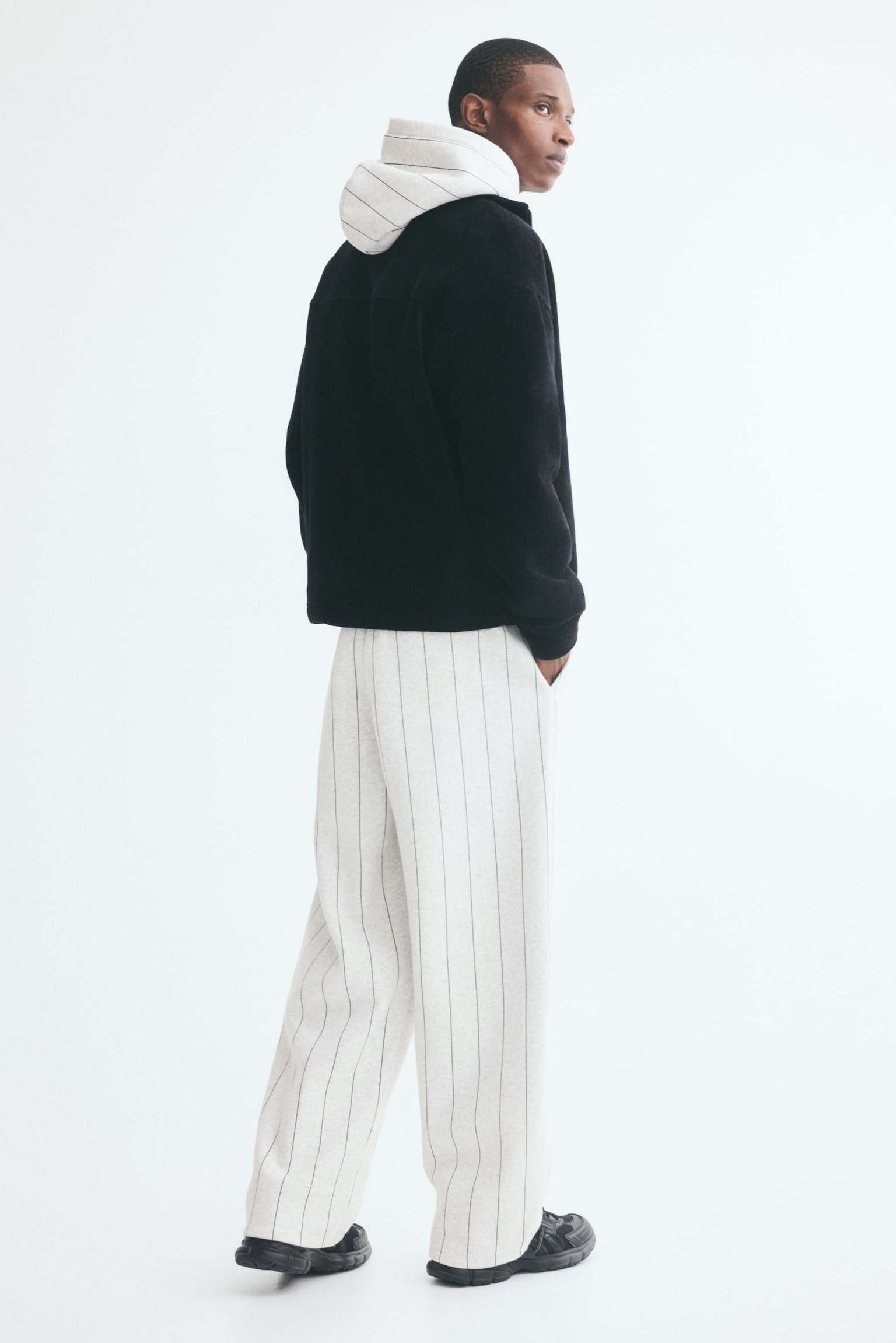 Мужские брюки H&M Relaxed-Fit Brushed-Inside Sweatpants, цвет: Серый меланжевый / Полосатый — фото 3