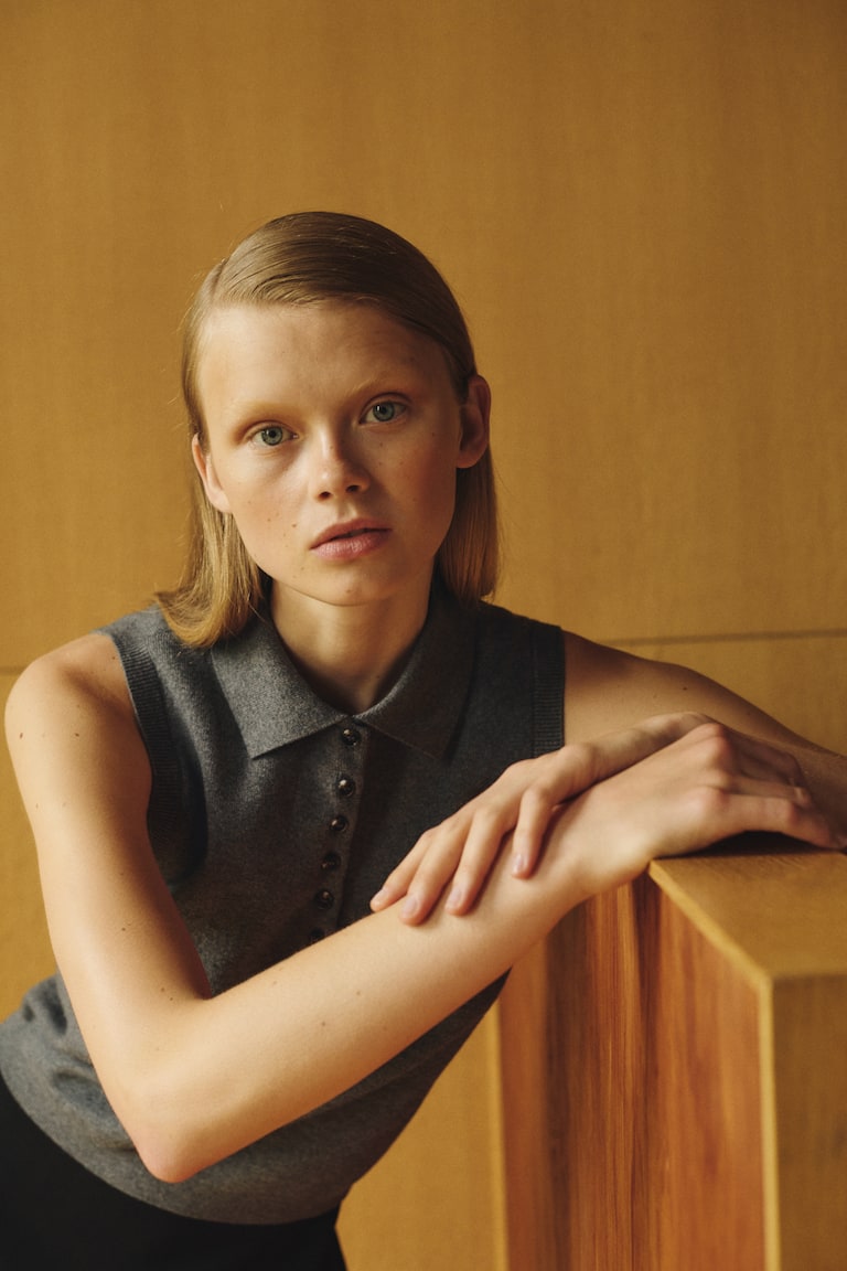 Sweater Vest with Collar