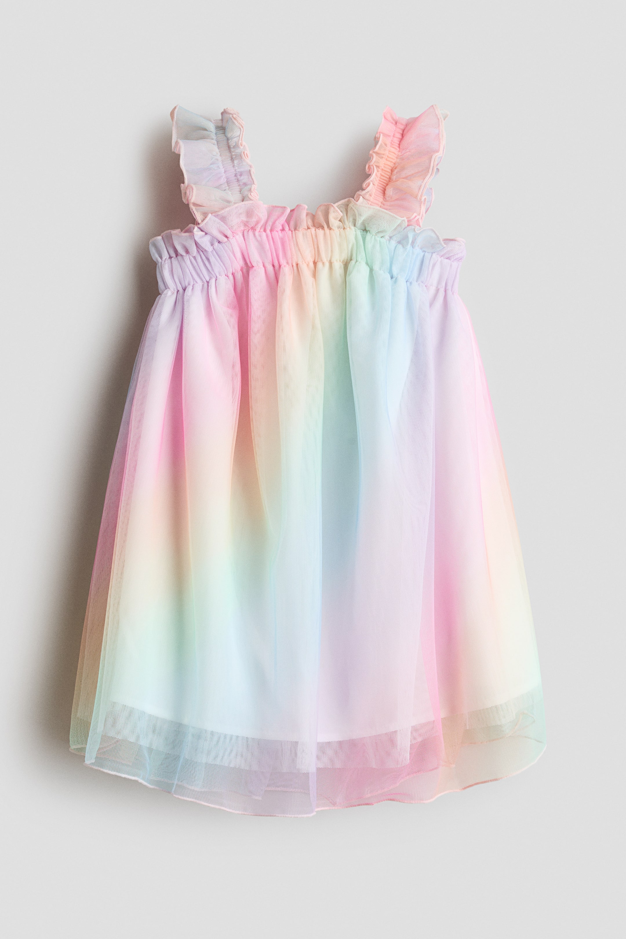 Voir une image plus grande: Une robe sans manches présente un dégradé arc-en-ciel aux couleurs pastel, avec des bretelles à volants et un corsage froncé. Sa jupe ample est faite de tulle superposé.