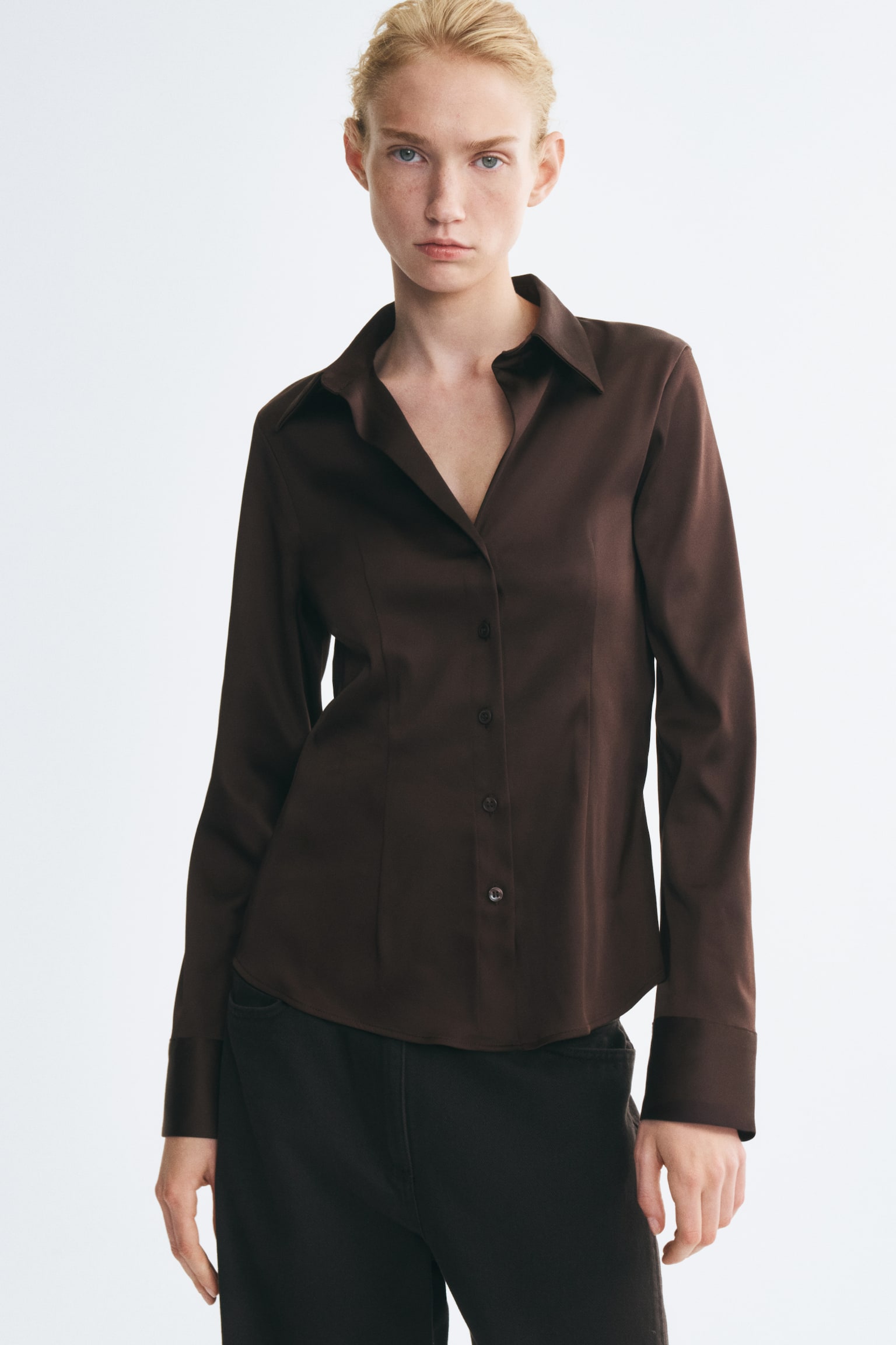 Женская рубашка H&M Fitted Satin, цвет: Тёмный коричневый — фото 3