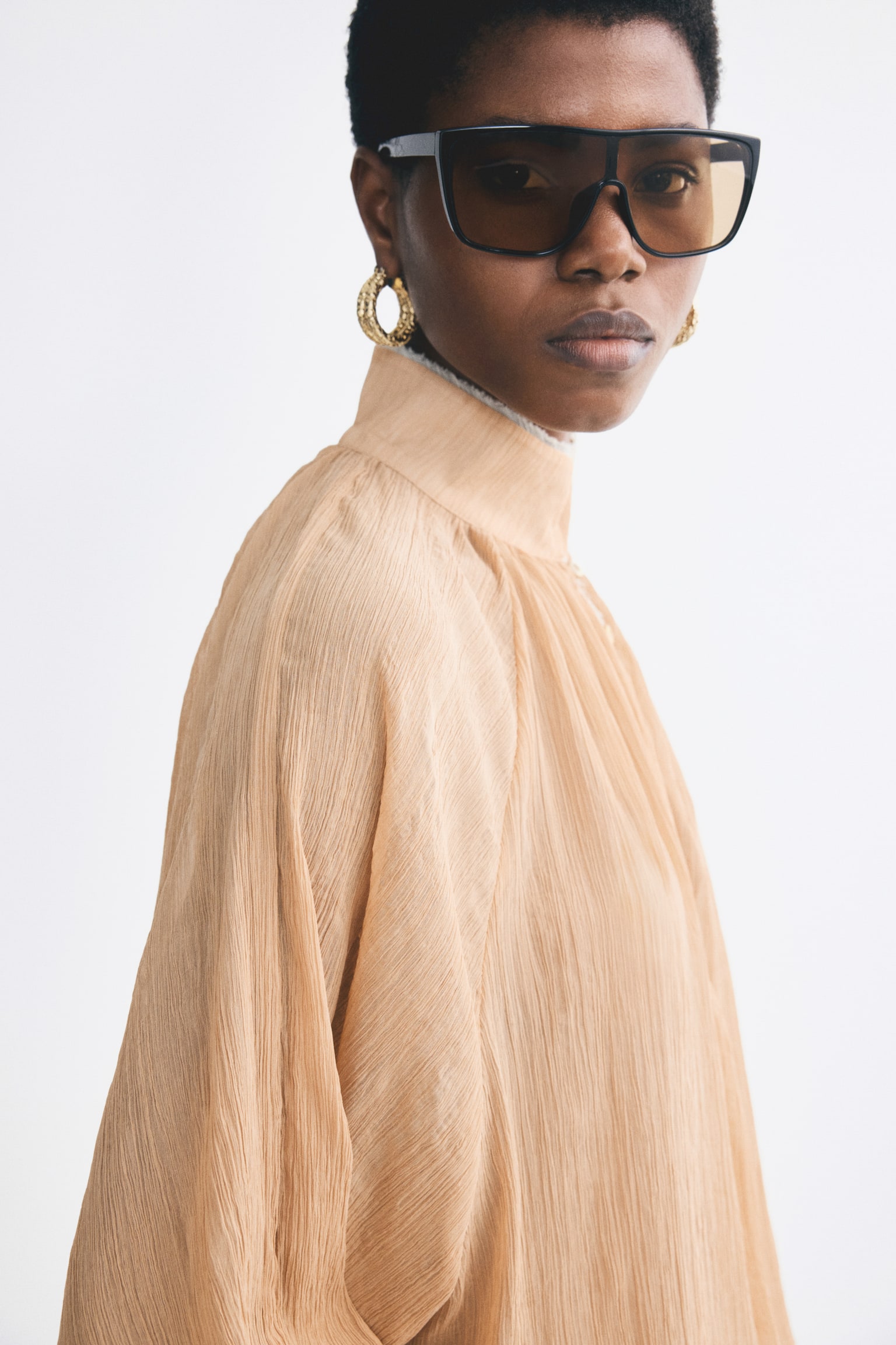 Женская блузка H&M Crinkled Button-Top, цвет: Тёмный бежевый — фото 5