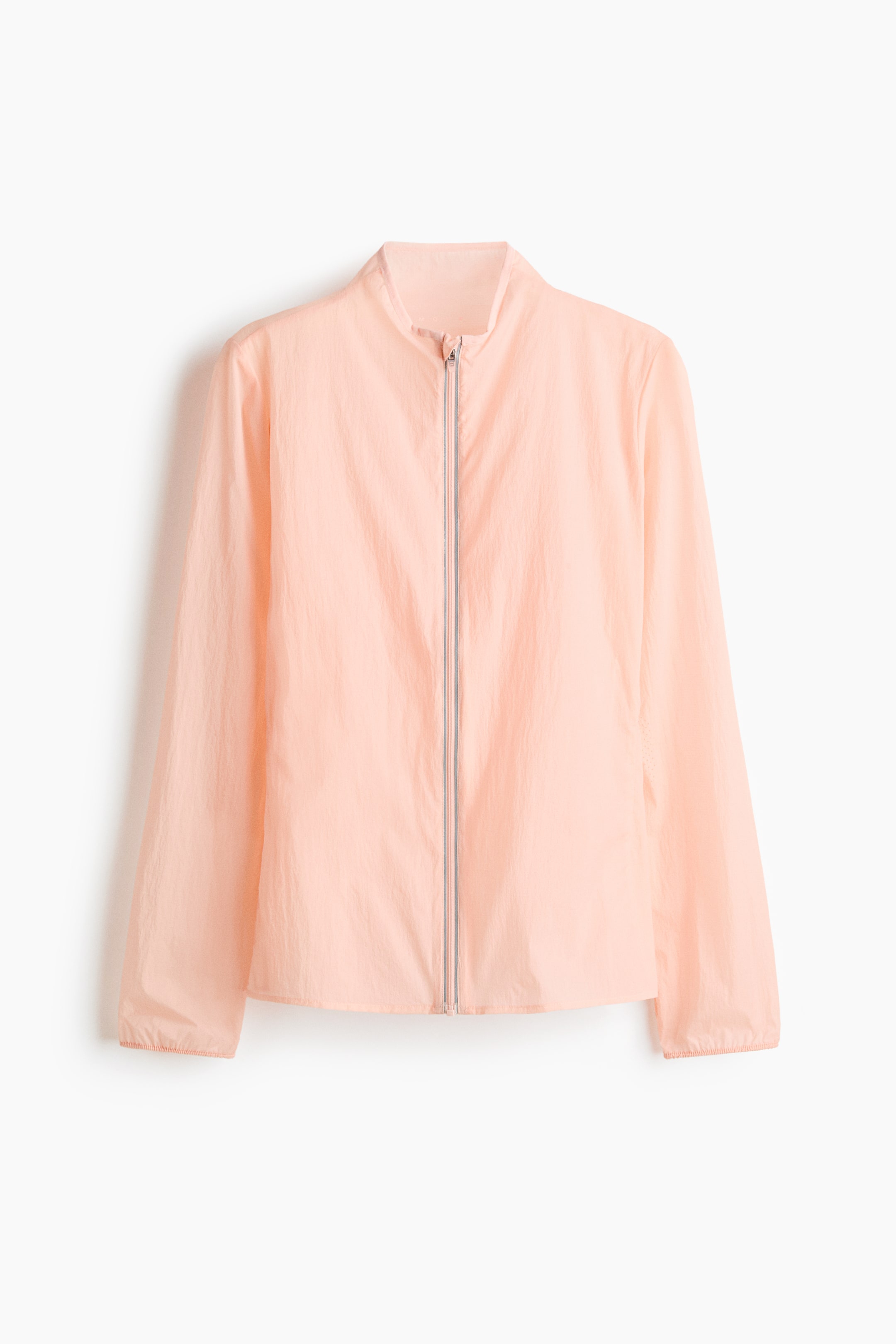 הצגת תמונה גדולה יותר: ז'קט בצבע אפרסק עם צווארון עומד, שרוולים ארוכים ושוליים אלסטיים בשרוולים ובחלק התחתון, ועם רוכסן כסוף מלא לאורך במרכז החזית על בד קל ומקומט.