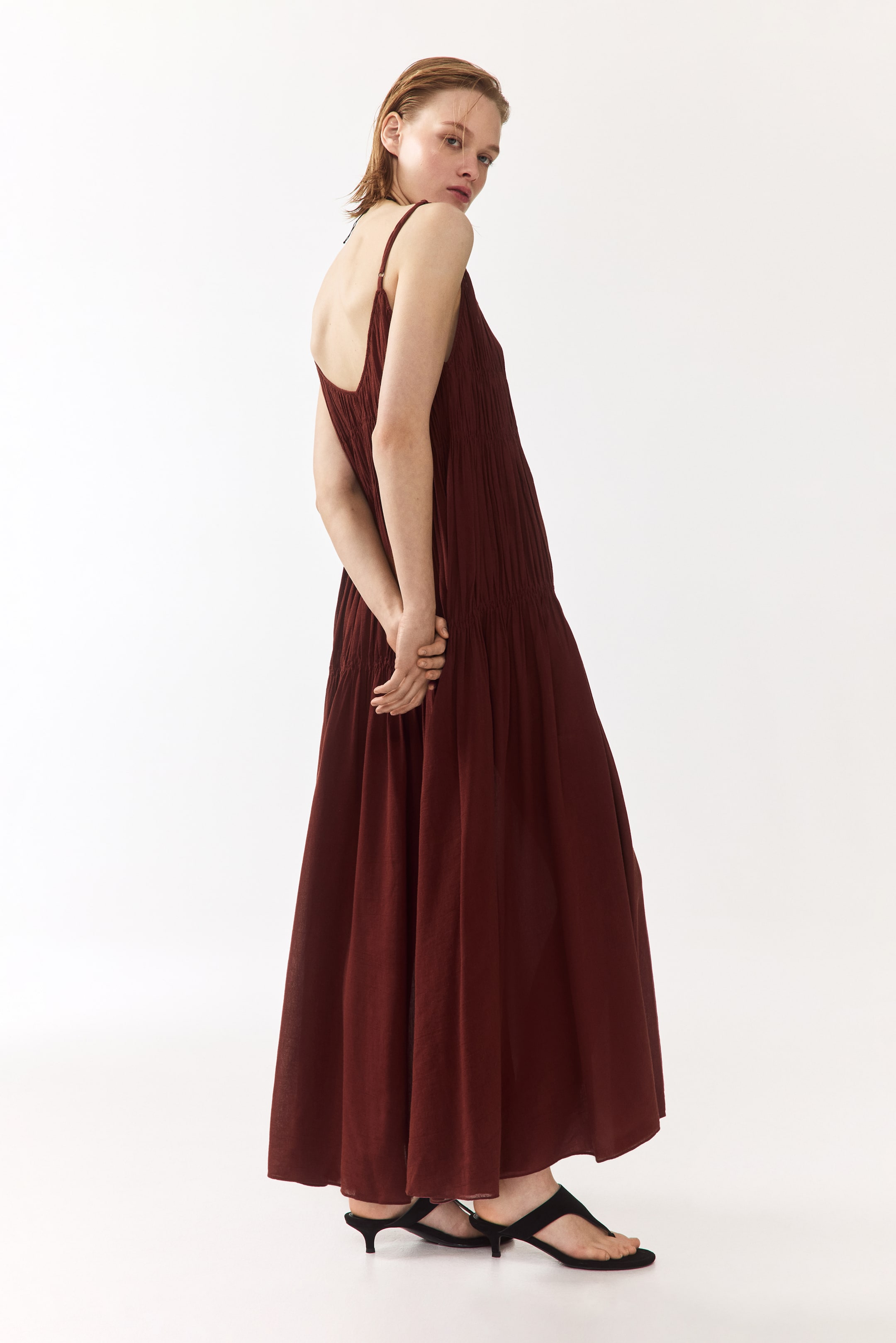 Robe plissé à bretelles fines