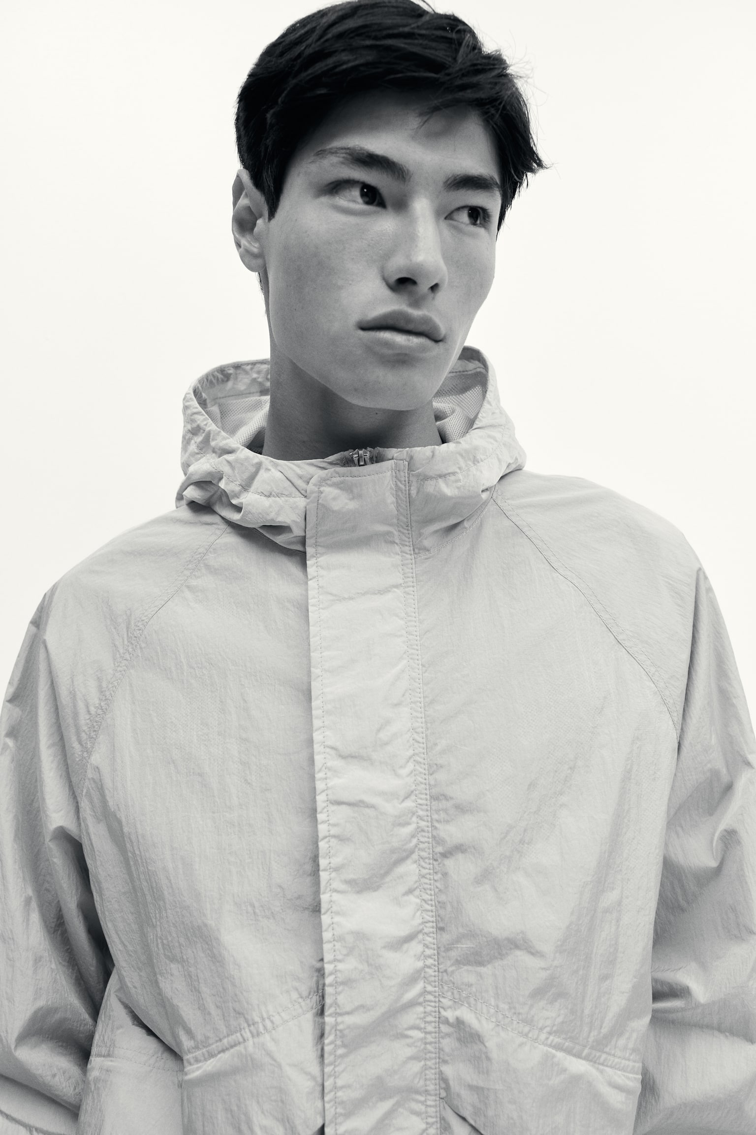 Áo gió vải nylon Loose Fit - Màu be nhạt/Màu đen/Màu xanh kaki đậm - 3