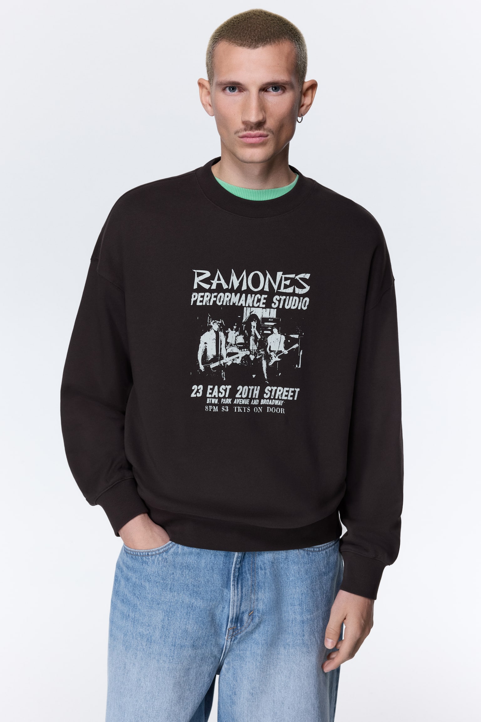 Áo nỉ in hình Oversized Fit - Màu nâu đậm/Ramones/Màu xám đốm/Snoopy/Màu xanh lá đậm/Keith Haring/Màu đen/Cypress Hill/Màu be nhạt/Keith Haring - 3
