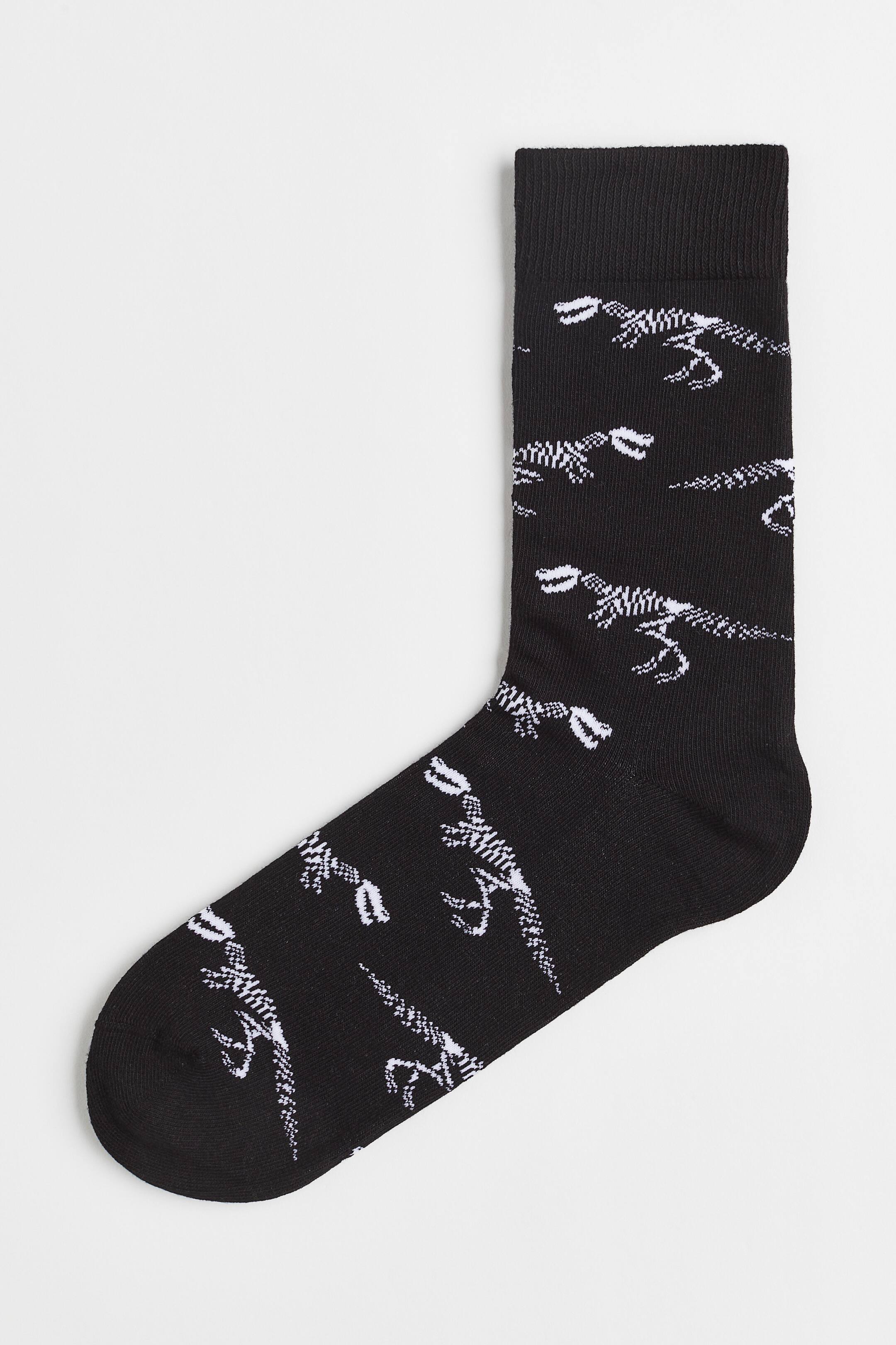 Xem ảnh lớn hơn: Tất hoa văn - Màu đen/Bộ xương khủng long - Men | H&M VN 1