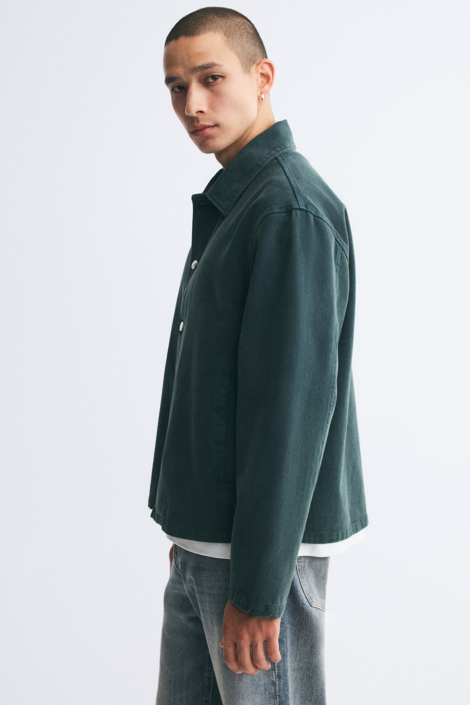 Мужская рубашка H&M Twill Overshirt, цвет: Тёмный зелёный — фото 6