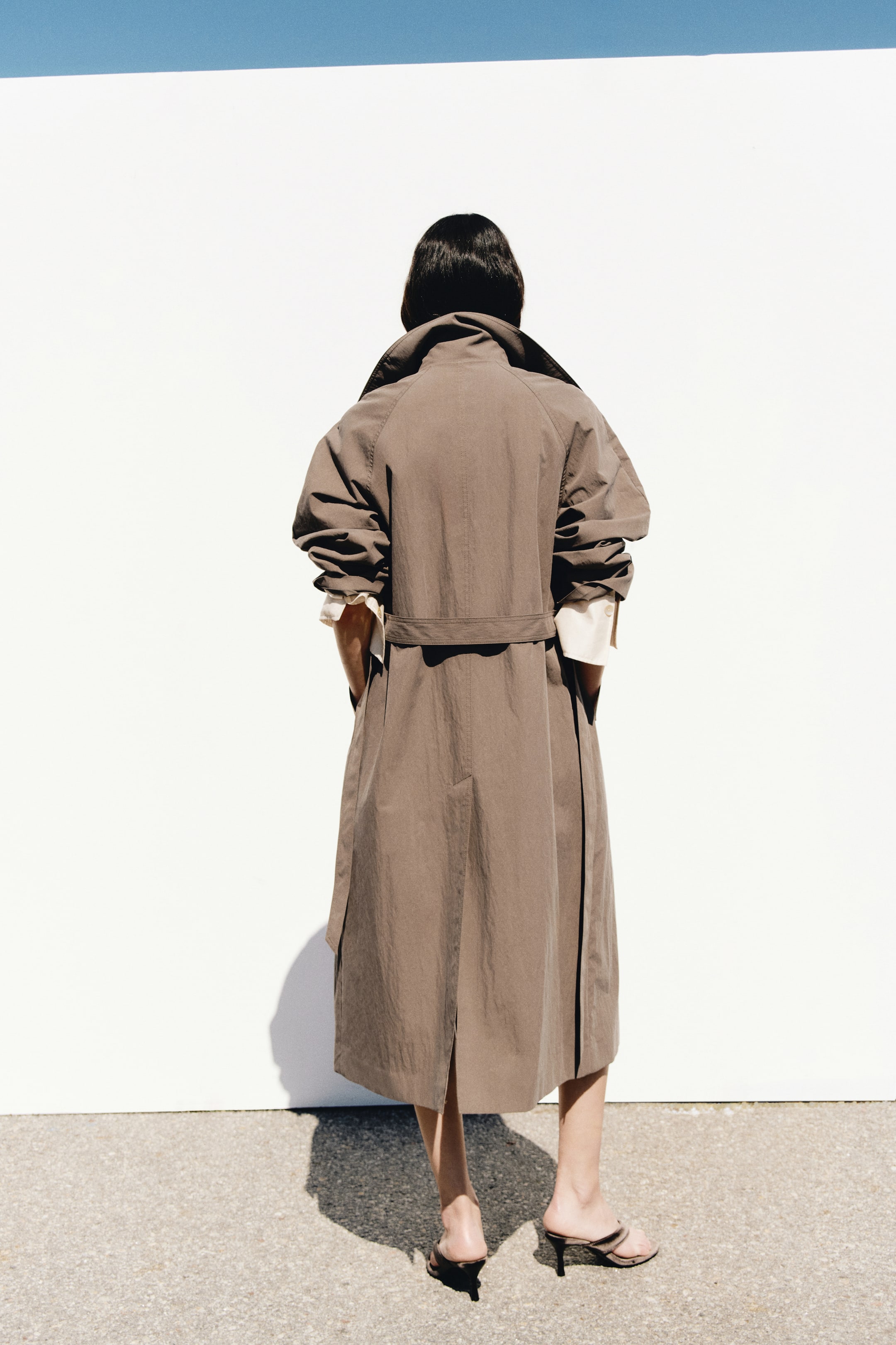 Женские куртки H&M Oversized Trench Coat — фото 5