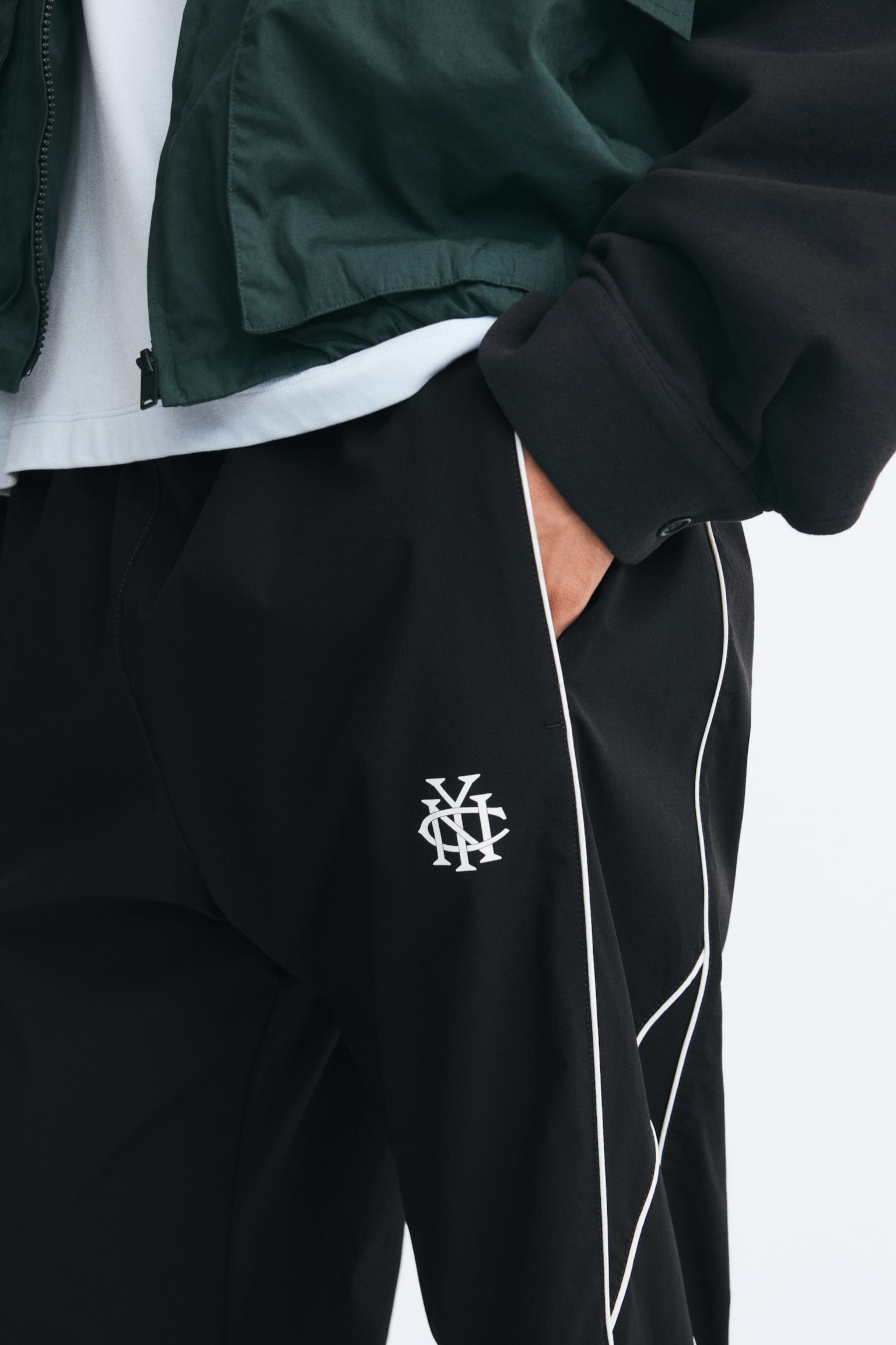 Мужские брюки H&M Relaxed-Fit Track Pants, цвет: Чёрный — фото 5