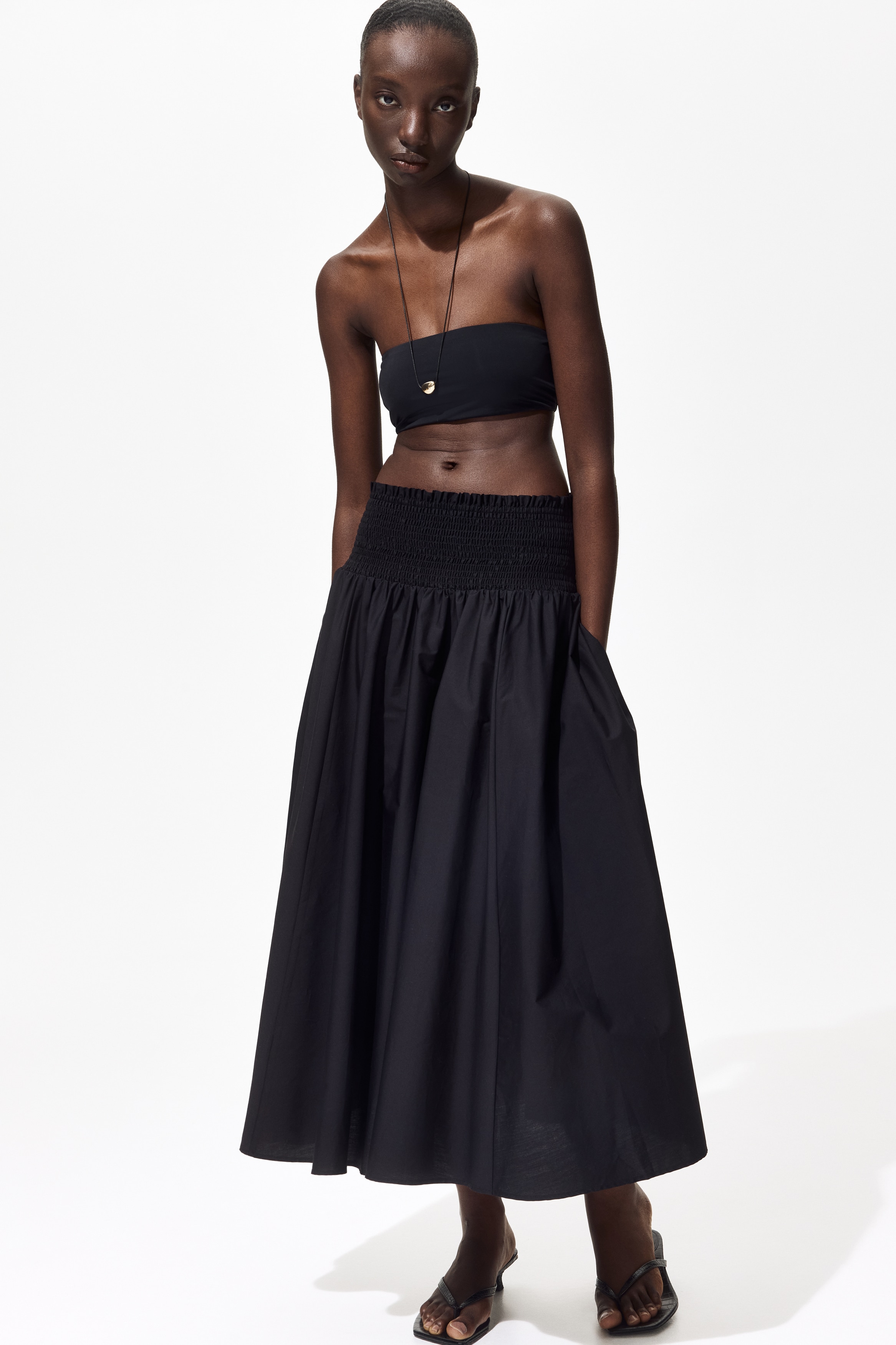 Rok met gesmokte tailleModel