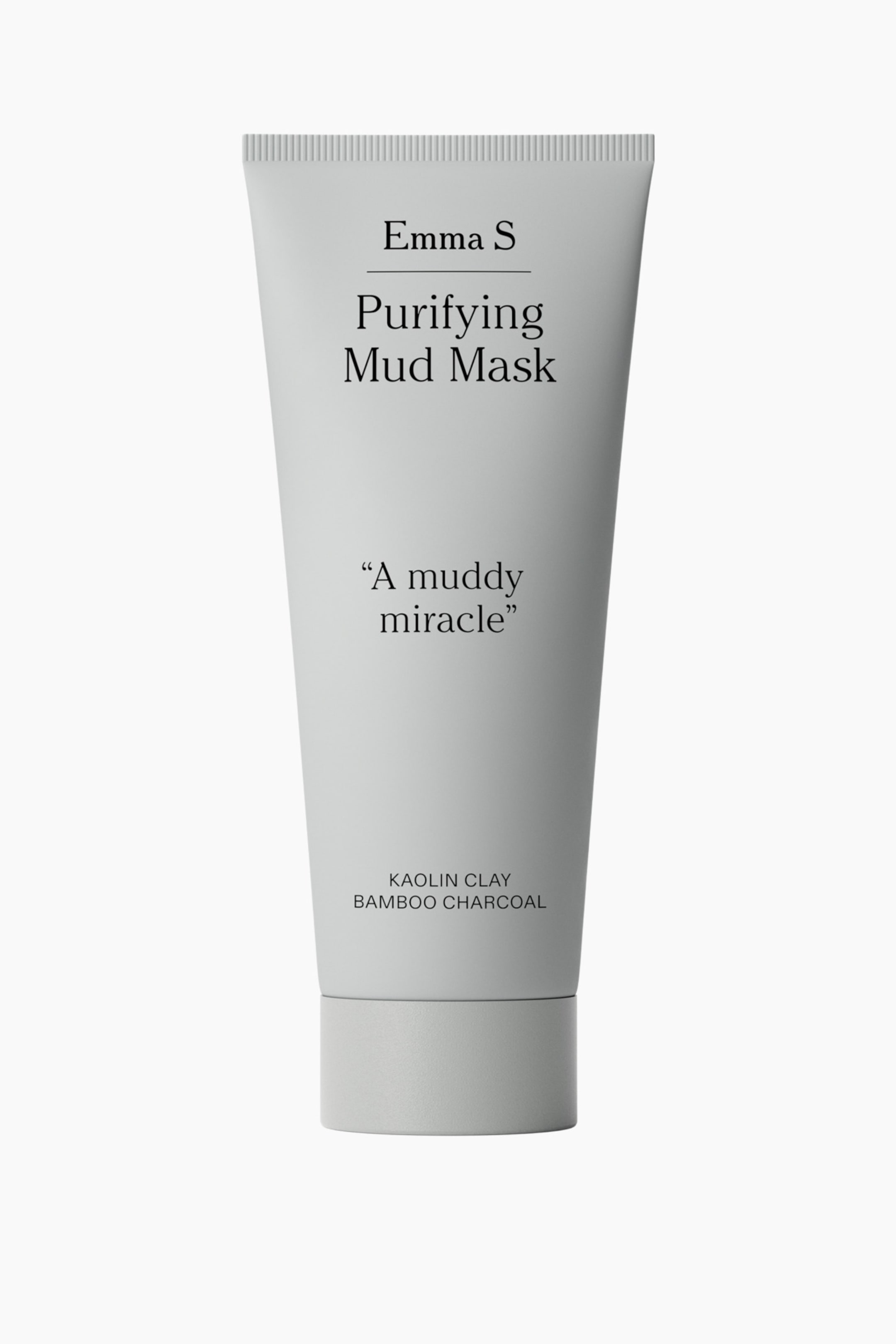 Visa större bild: En ljusgrå klämtub med lermask står upprätt, riktad rakt framåt, med en krimpad topp med fina horisontella ränder och ett mörkare grått lock i botten, samtidigt som den visar texten "Emma S Purifying Mud Mask", "A muddy miracle", "KAOLIN CLAY" och "BAMBOO CHARCOAL" på sin framsida.