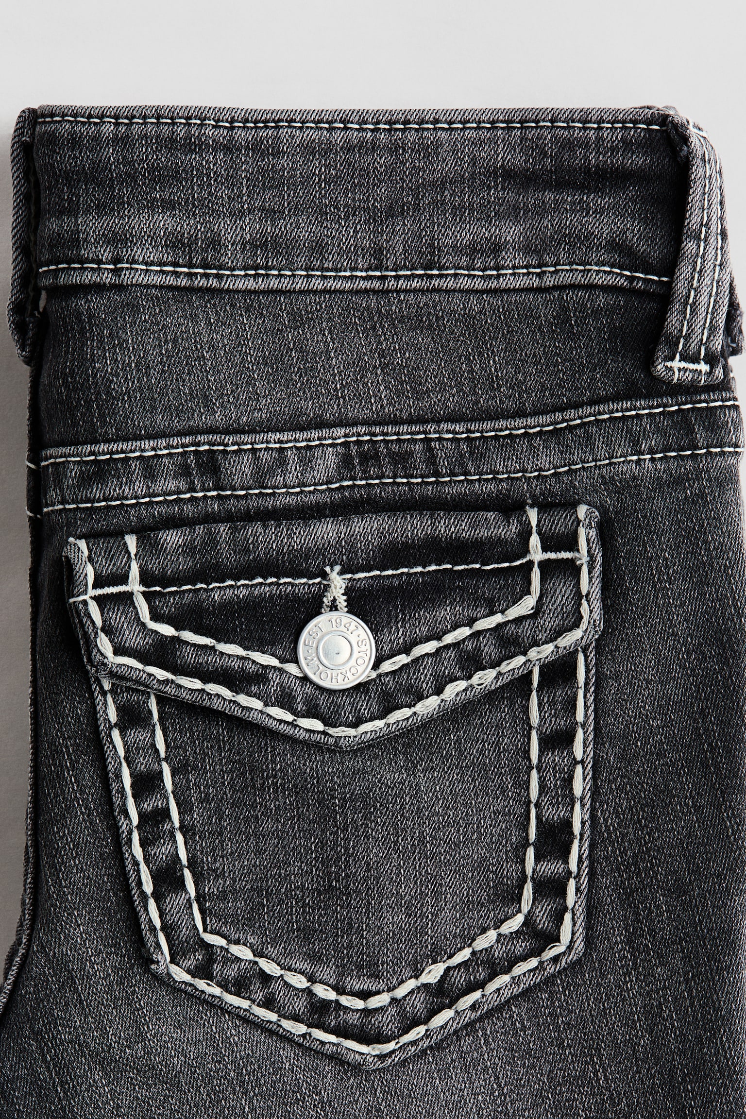 Детские джинсы H&M Skinny-Fit Bootcut Low, цвет: Джинсовый чёрный — фото 3