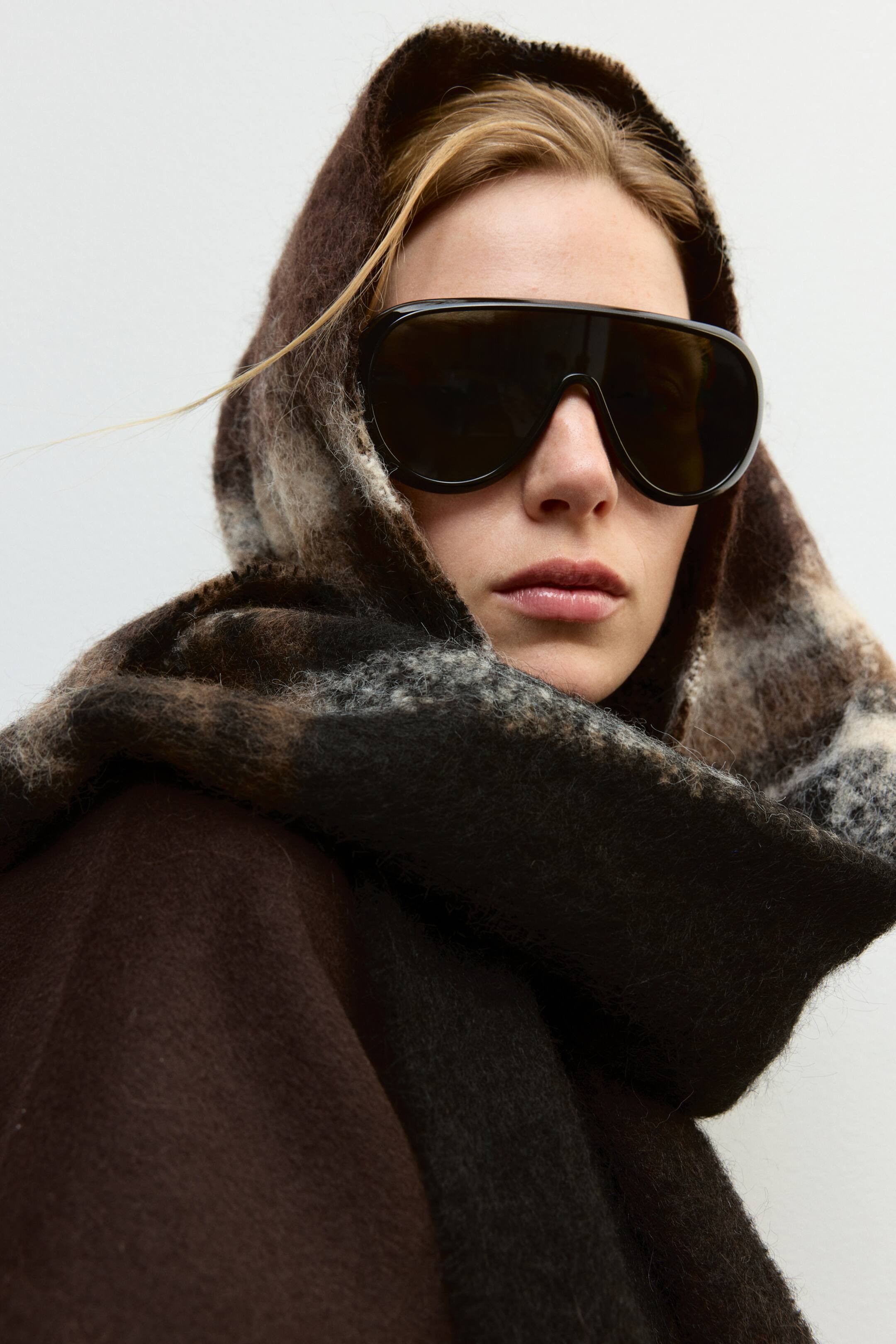 View larger image: Wide scarf - Black/Checked - Ladies | H&M 1