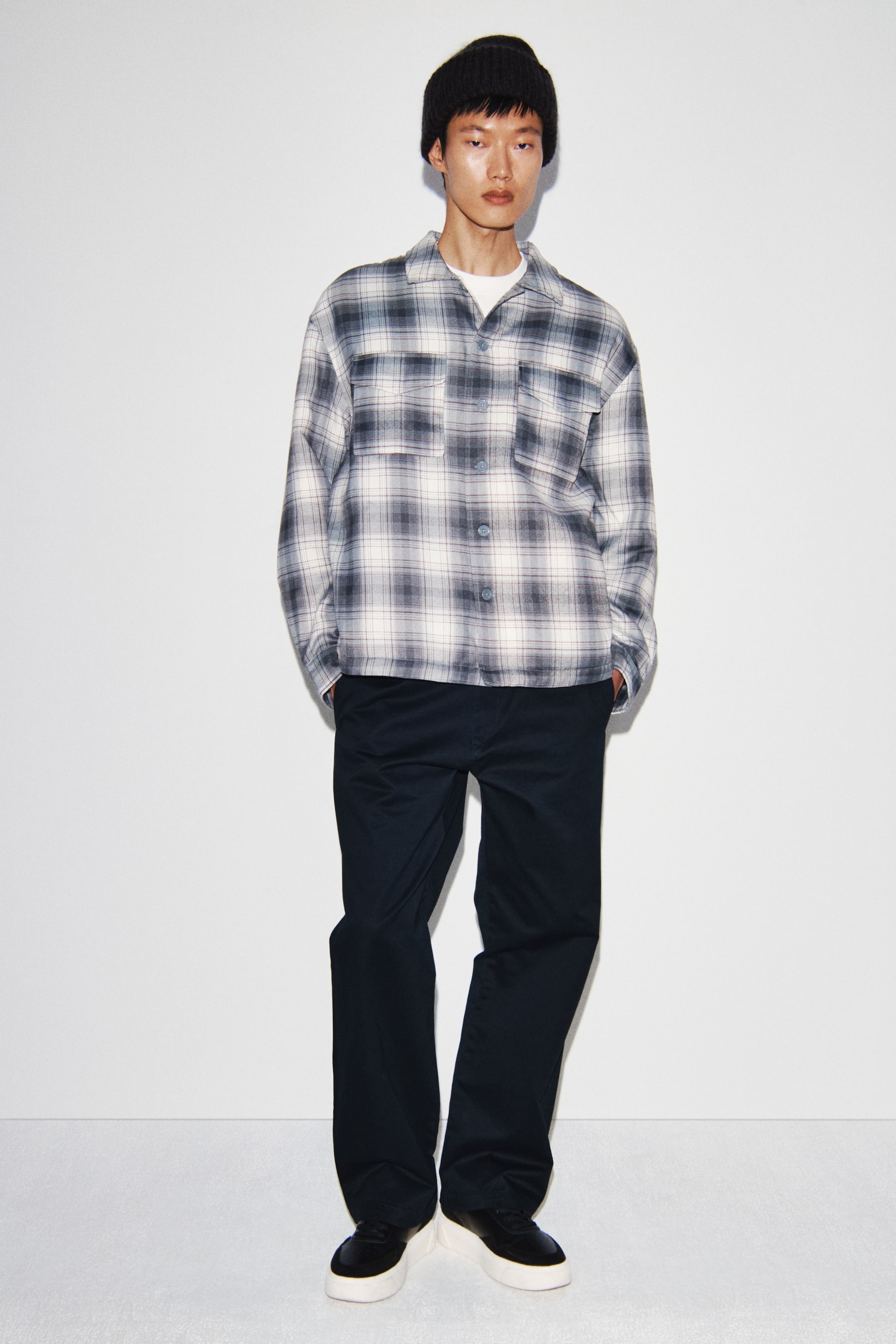 이미지 확대 보기: 라이트 패딩 오버셔츠 - 그레이/체크 - Men | H&M KR 1