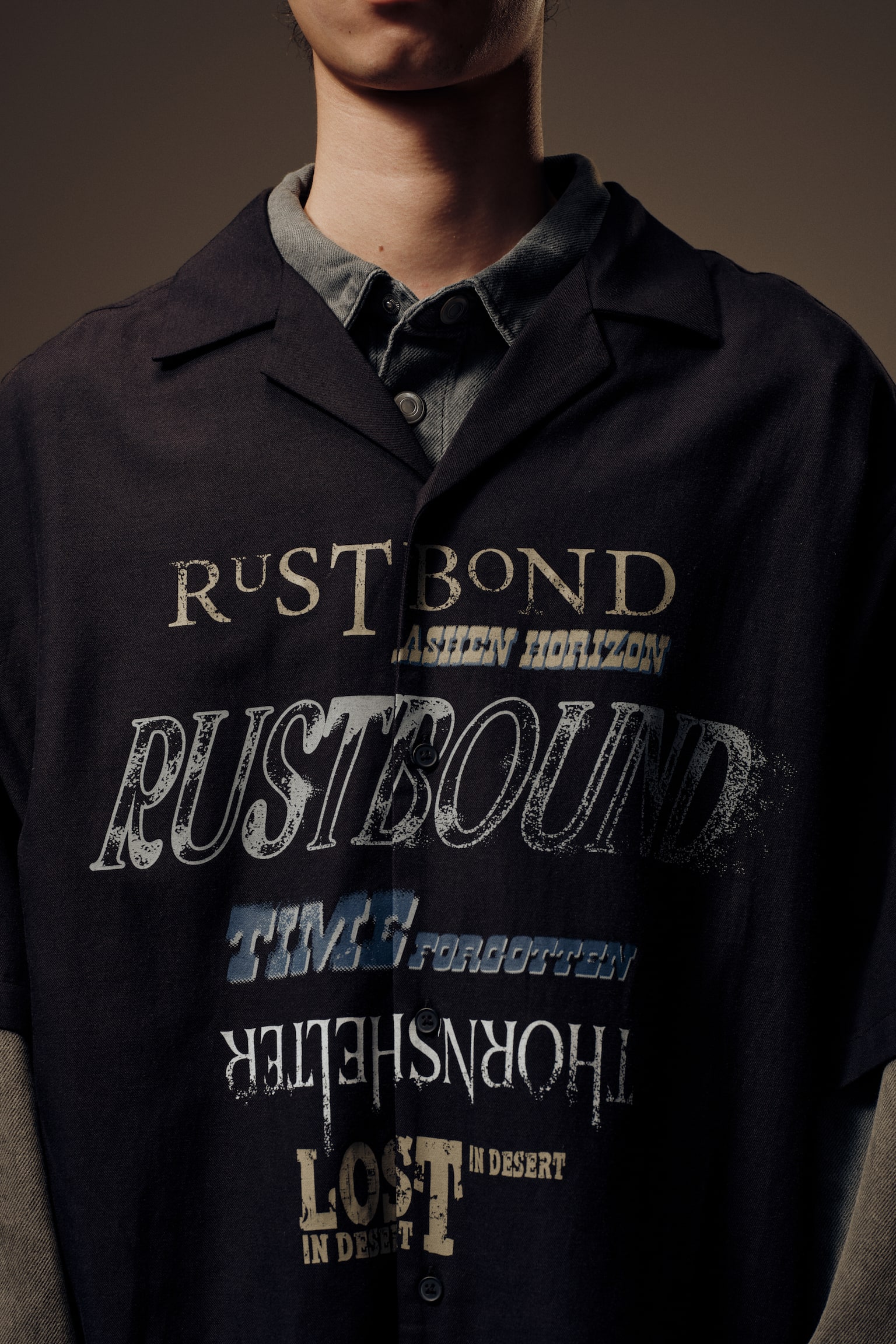 寬鬆剪裁休閒襯衫 - 黑色/Rustbound/深紫色/Rustbound/米色/印花 - 6