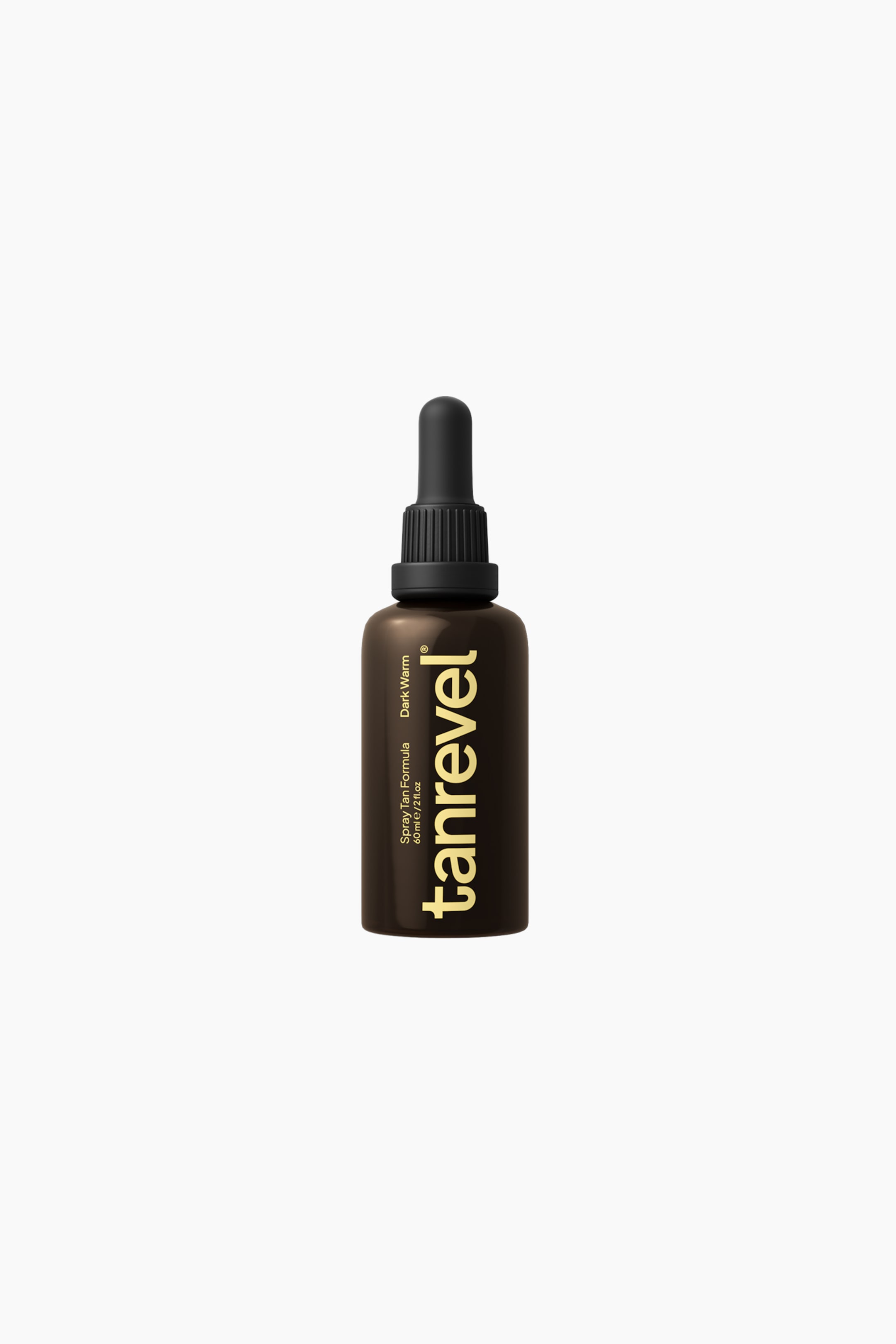 Visa större bild: Tanrevel Spray Tan Formula i Dark Warm står upprätt och har en mörkbrun flaska med en matt svart droppinsats. Vertikal guldfärgad text visar varumärket "tanrevel" tillsammans med produktinformationen på framsidan av flaskan.
