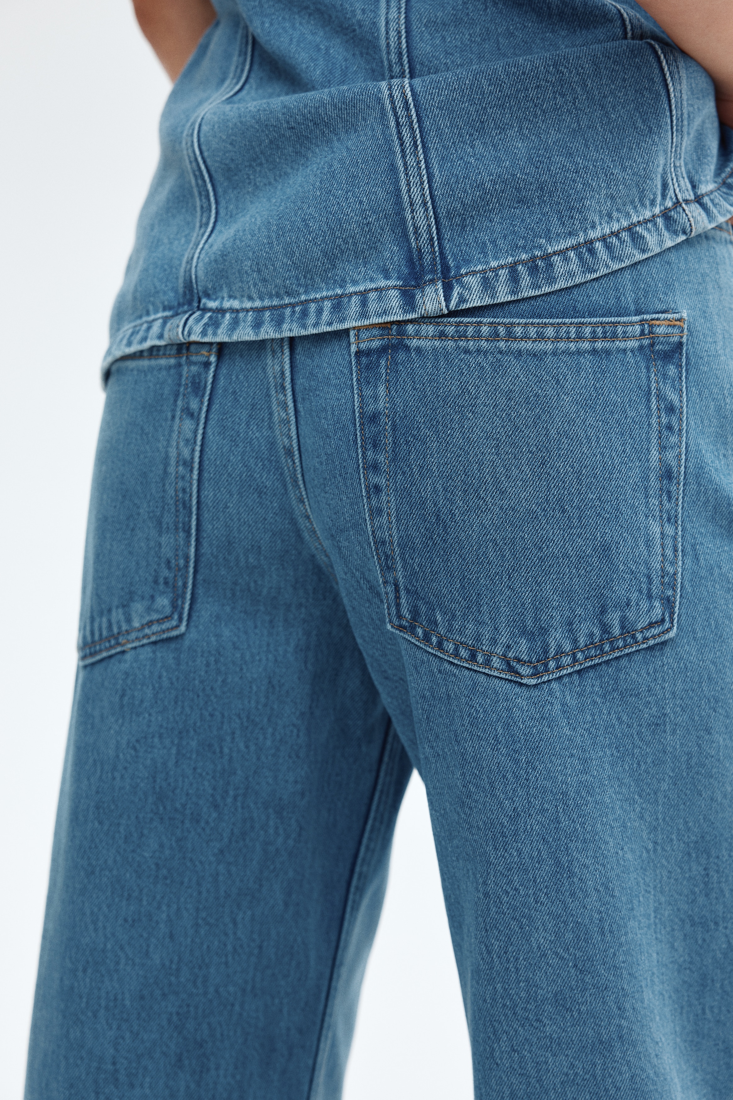 Feather Soft Wide Regular Jeans