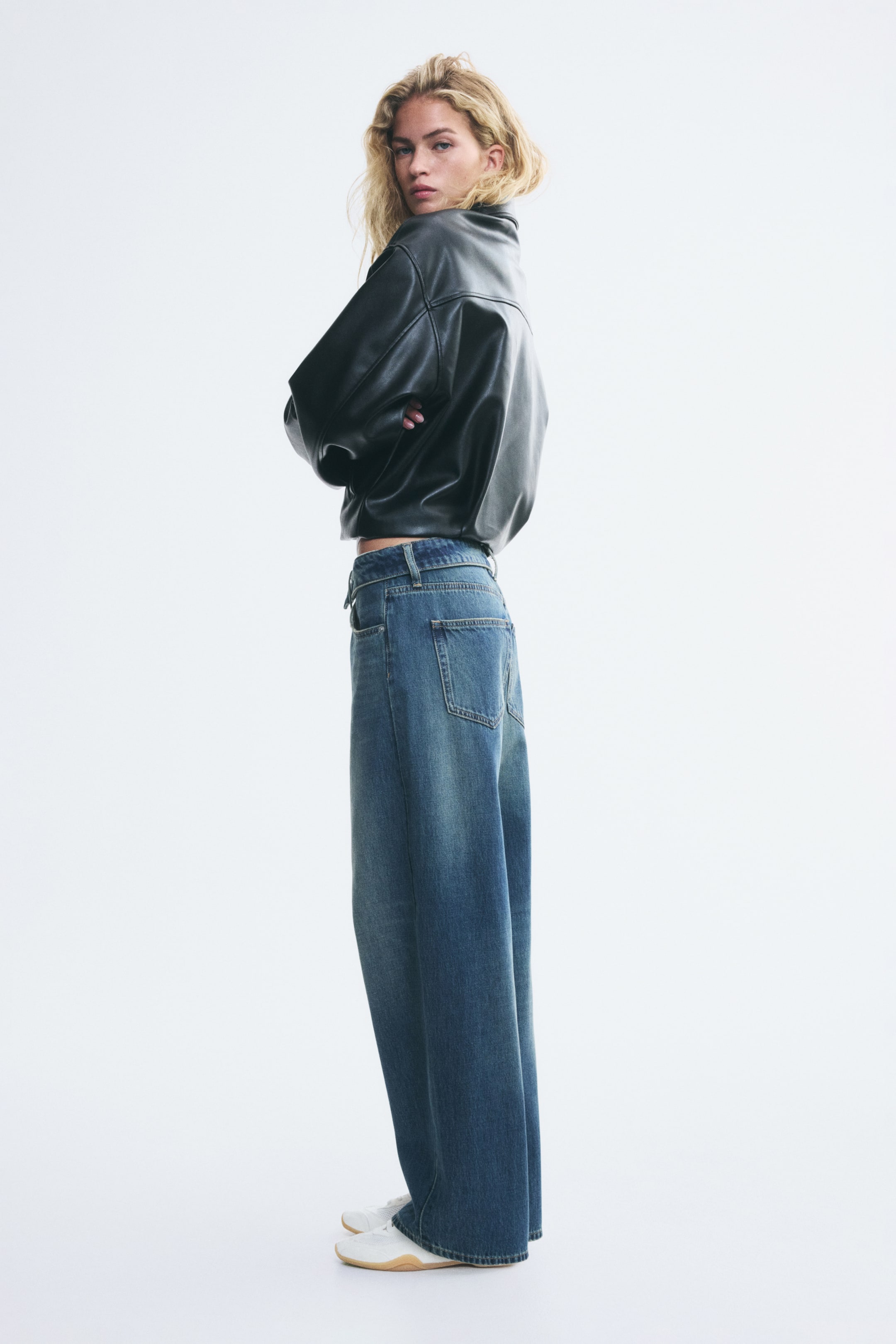 Barrel Regular Waist Jeans