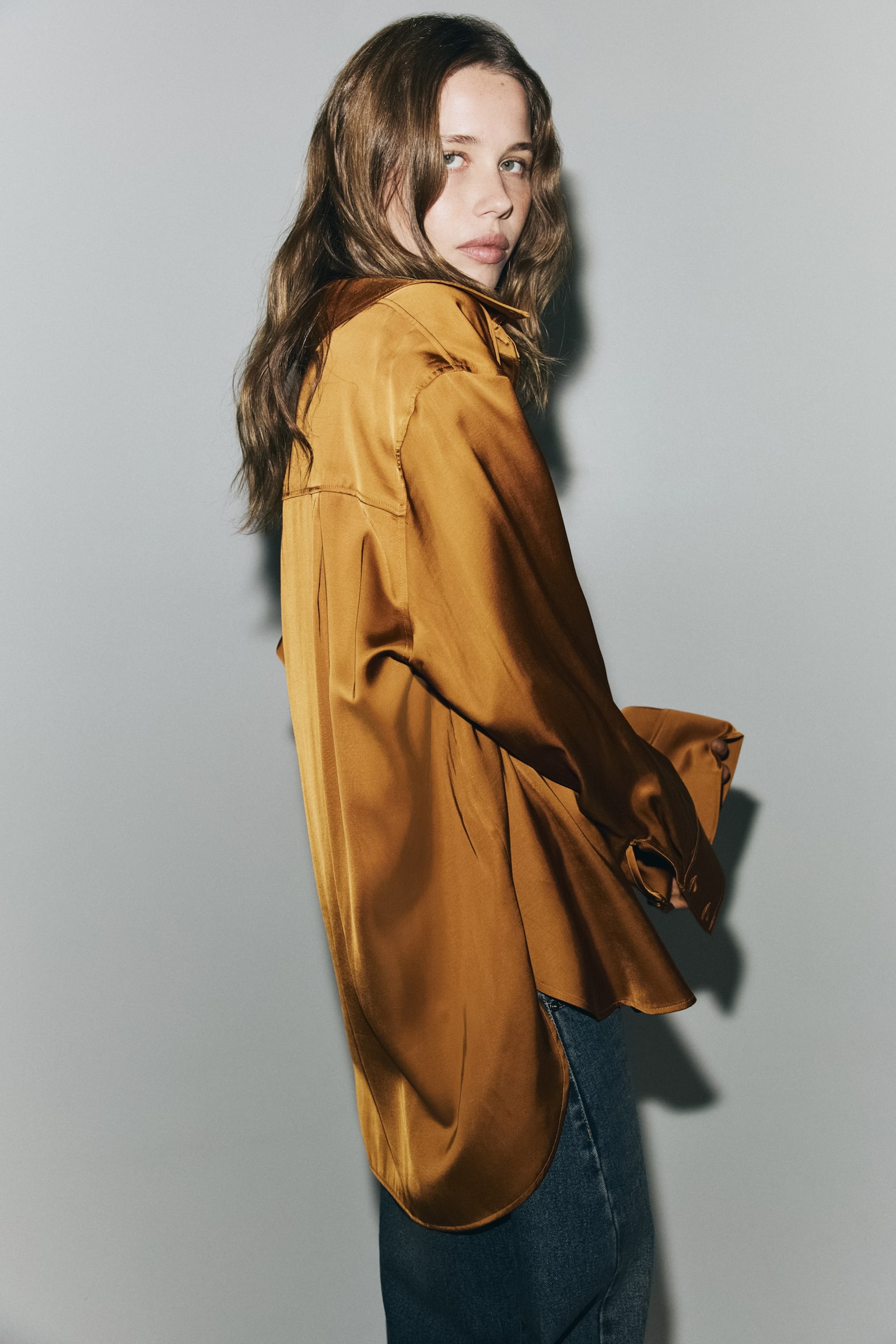 Oversized satin shirt - Dark golden yellow - 6