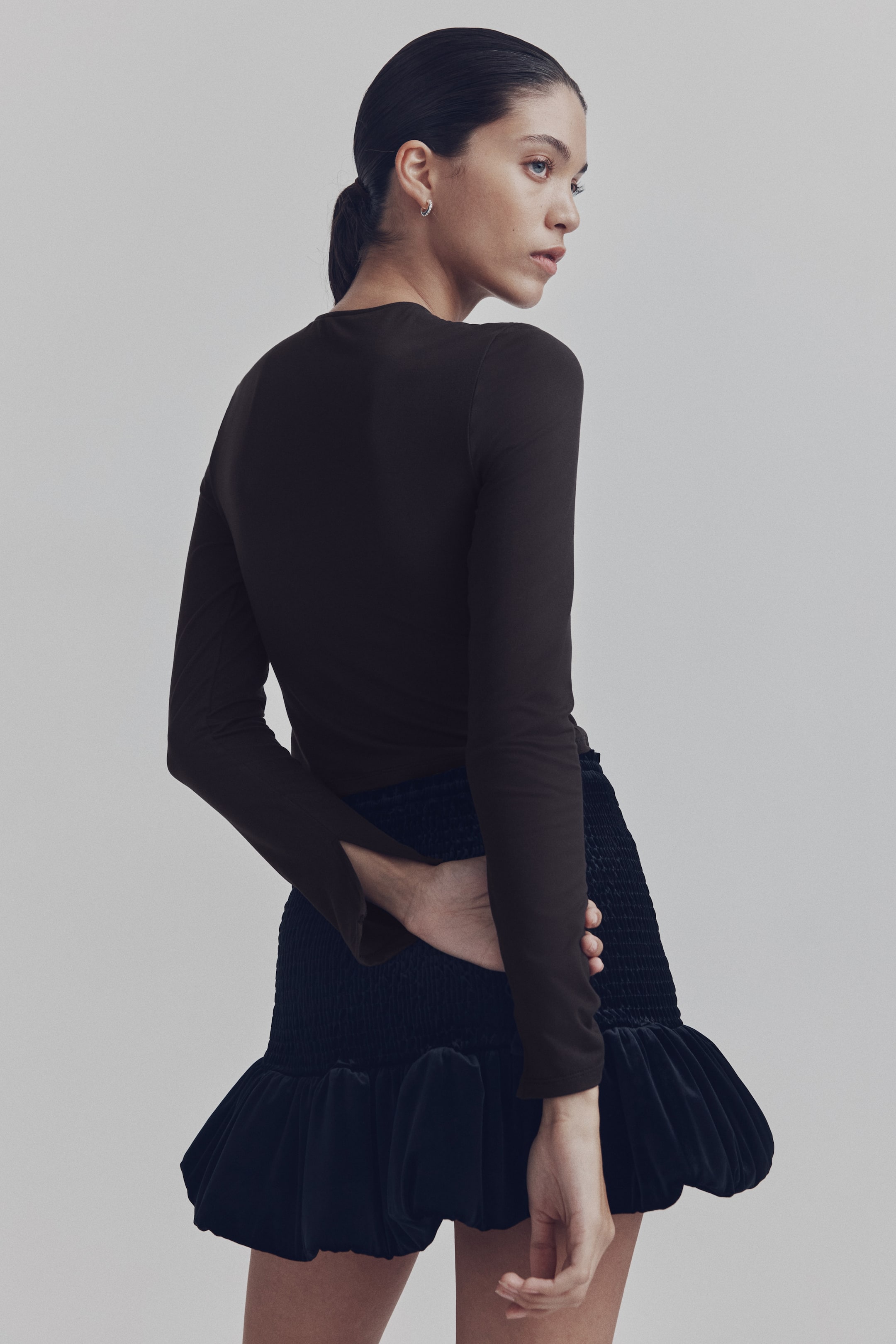 拡大画像を表示: ツイストデザイントップス - ブラック - レディース | H&M JP 3